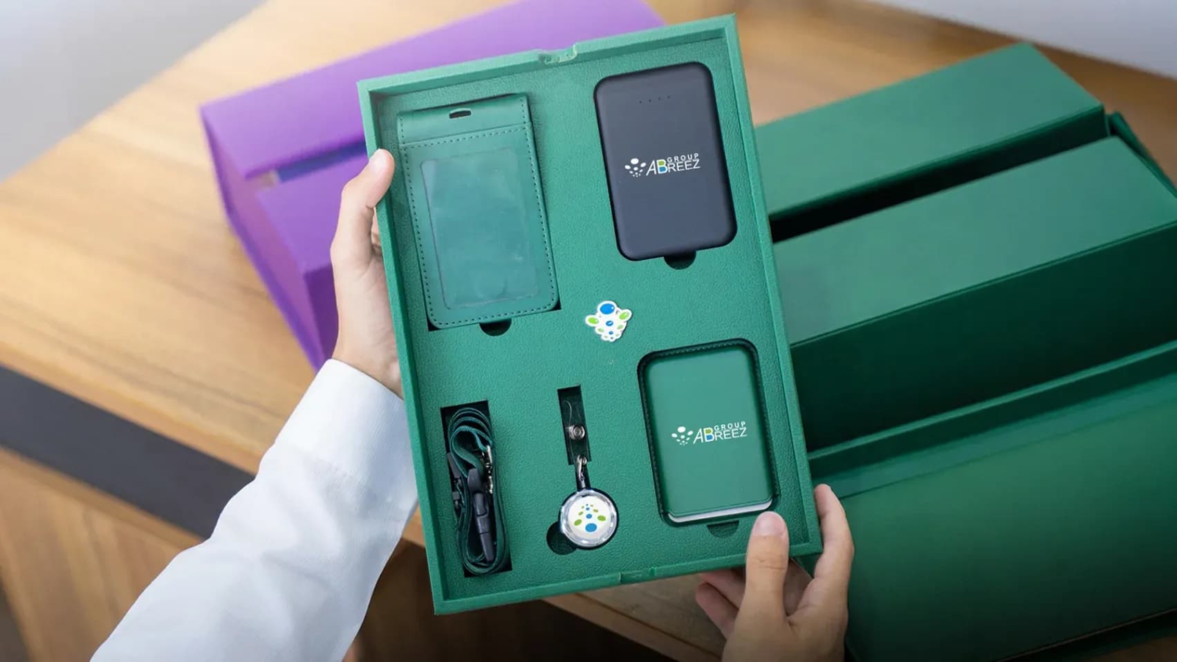 The Art of Corporate Gifting: A Guide to Choosing Employee Welcome Kits