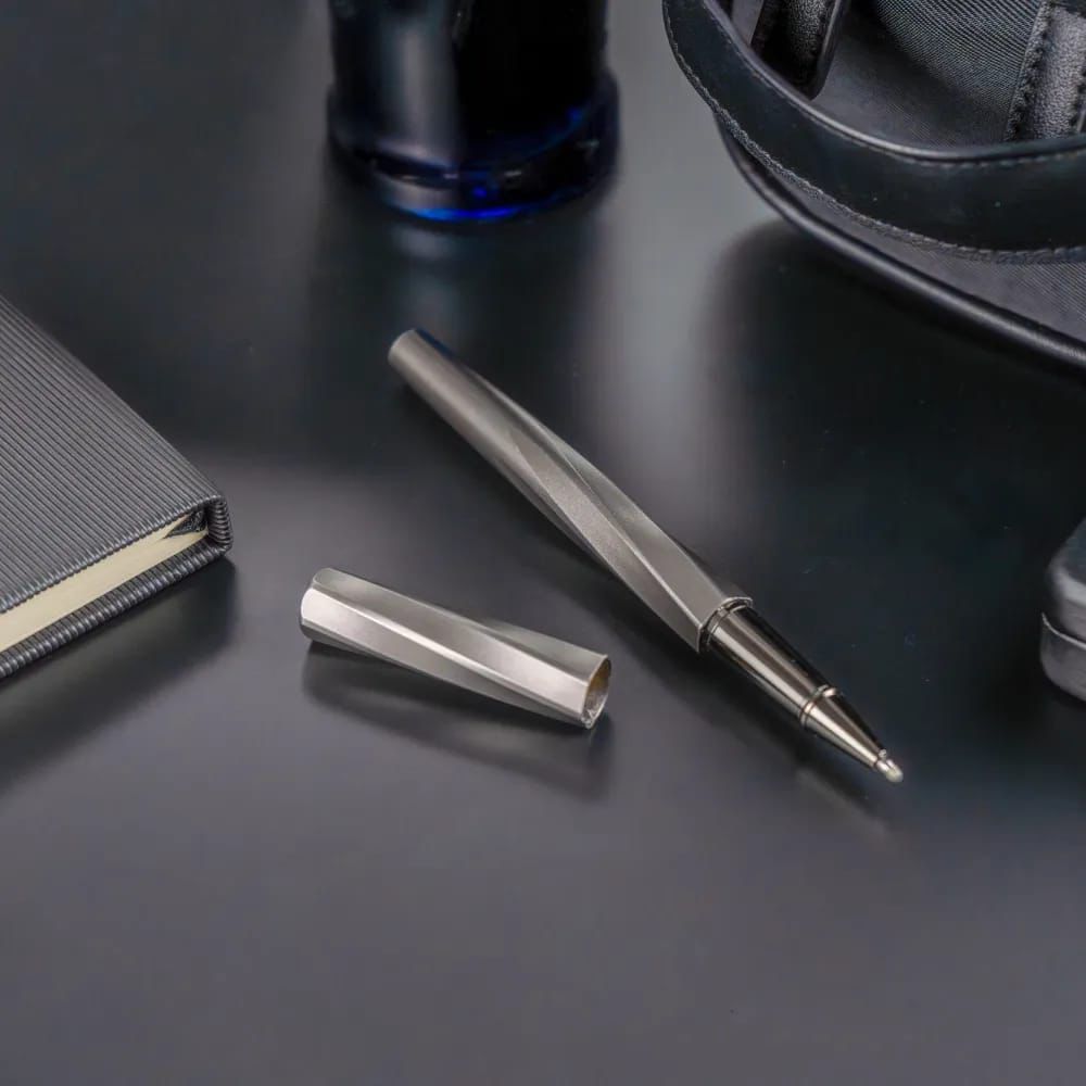 Metal pen