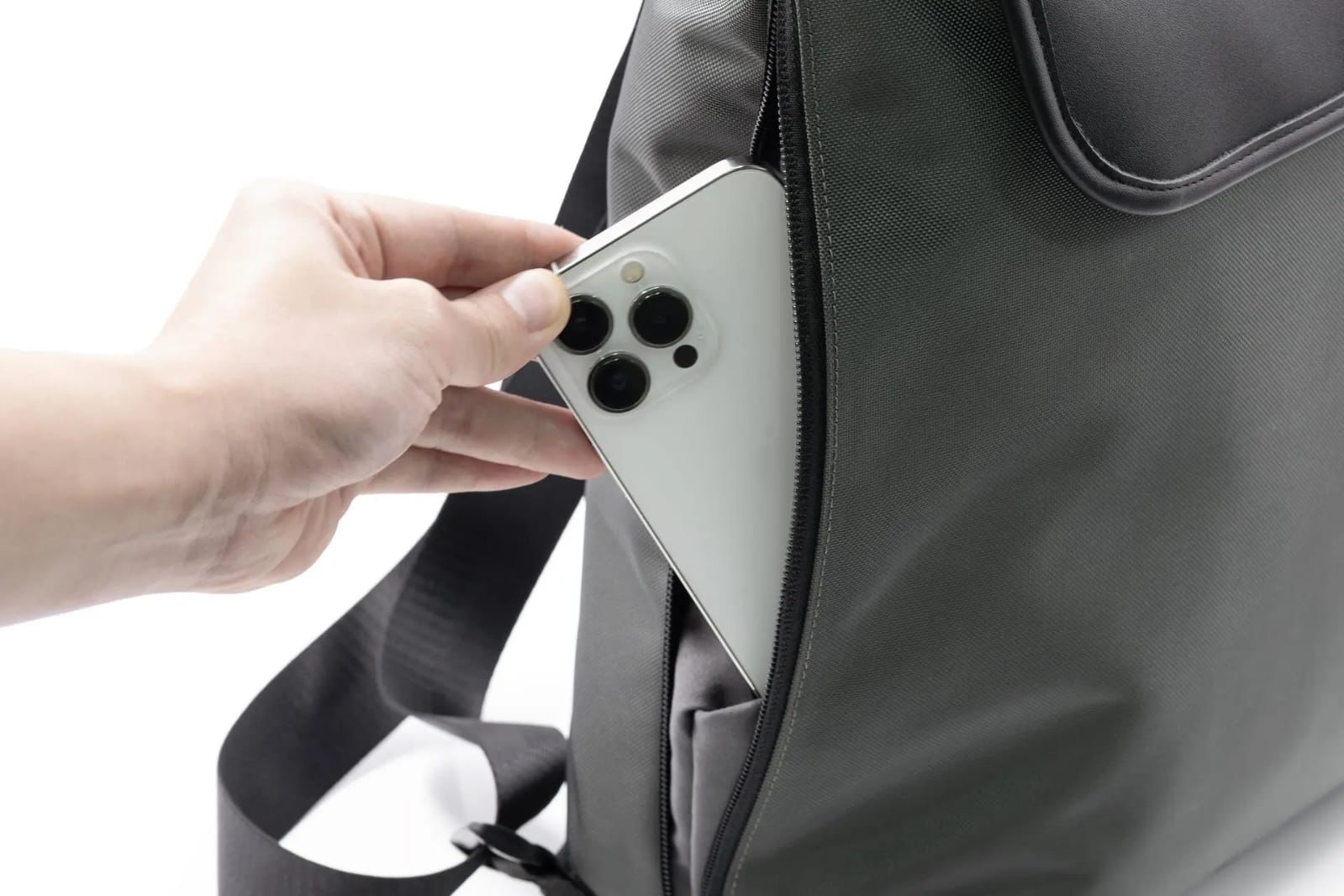 Brandcharger Virtuo AER, a Versatile Messenger Backpack