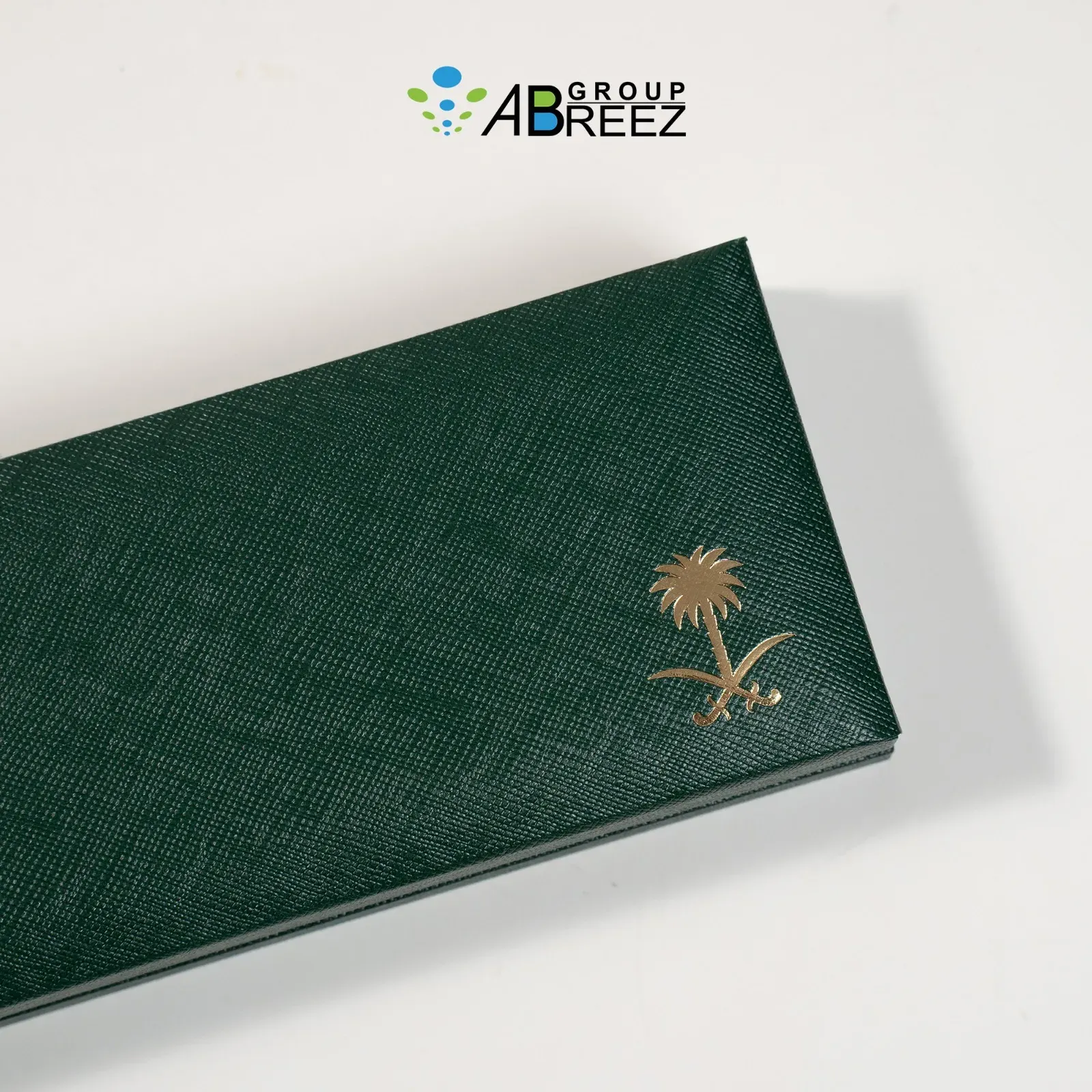 Pen gift box with a Saudi Arabia national emblem logo — Dark Green