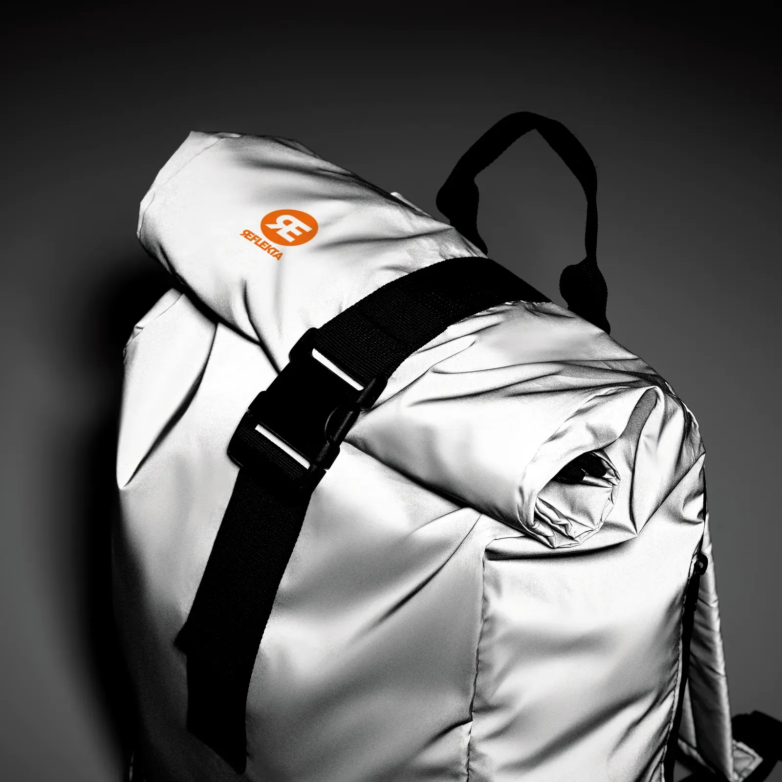 Polyester Backpack Bright Rollpack with Zippered Pocket 26X66X13 cm — Matt Silver
