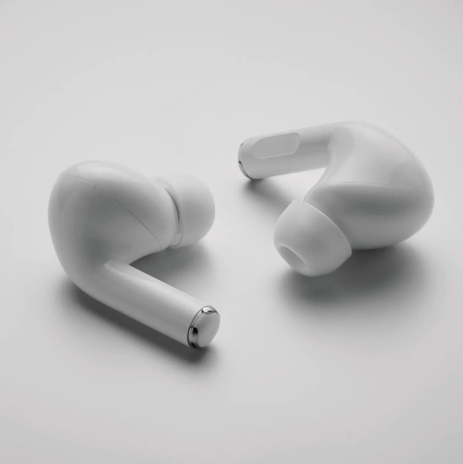 Fusa TWS 5.3 Wireless Earbuds – Type-C Charging Station, 180mAh — White