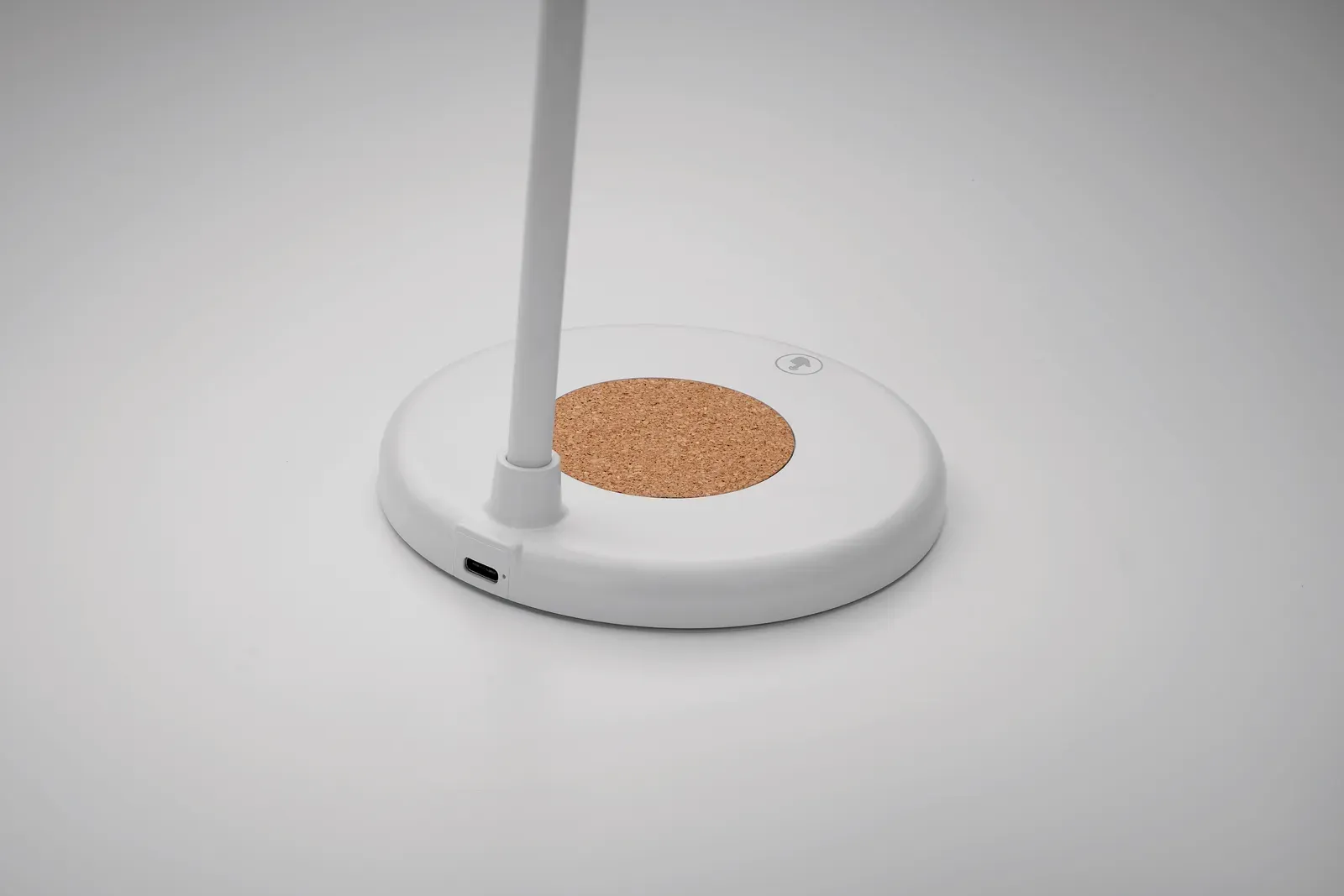Spotlightt Wireless Charging Desk Lamp with Speaker – 3 Light Settings — White