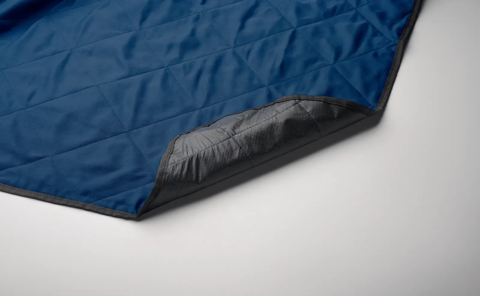 Pacam Foldable Quilted Picnic Blanket & Tote Bag — Blue