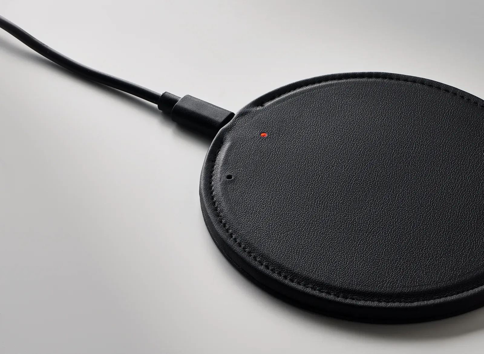 Alfa Recycled PU Wireless Charger – 15W Quick Charging — Black
