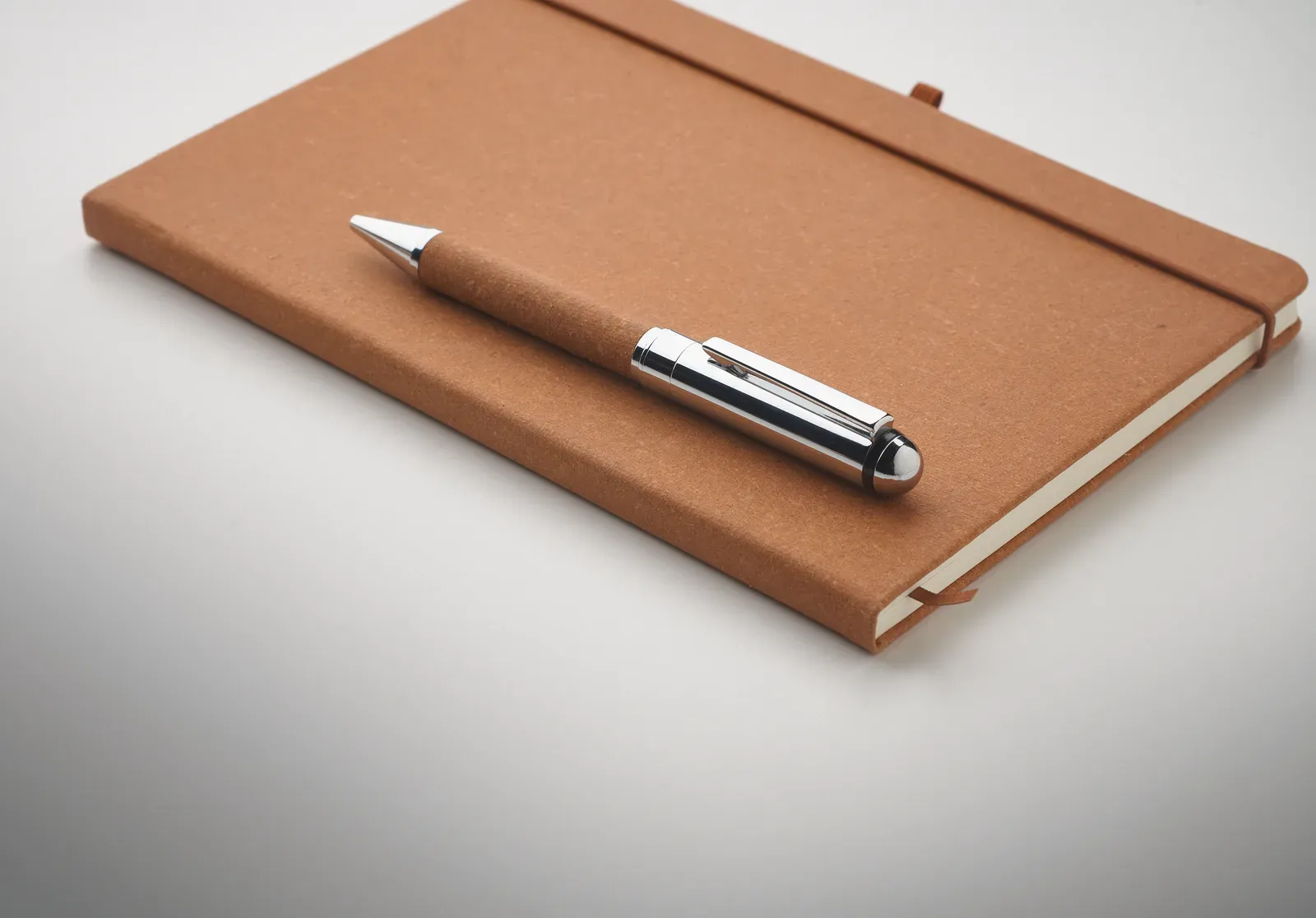 Eleganote A5 Recycled Leather Notebook & Pen Gift Set – FSC-Certified, Presented in Craft Box — Beige