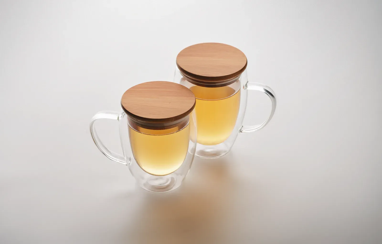Tiral – Double Wall Borosilicate Glass Mug with Handle and Bamboo Lid — Transparent