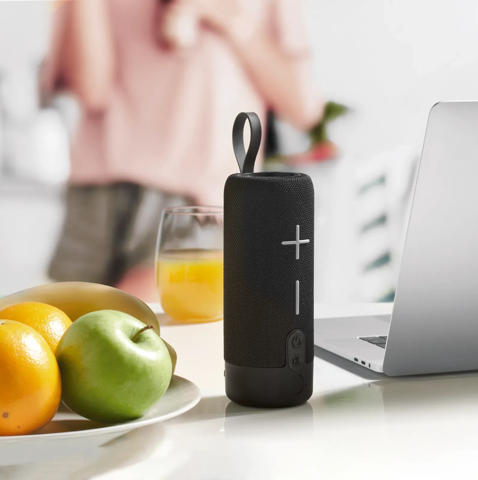 Yellow 2x5W Portable Wireless Speaker – 1200 mAh, AUX/USB/TF, 5h Playtime — Black