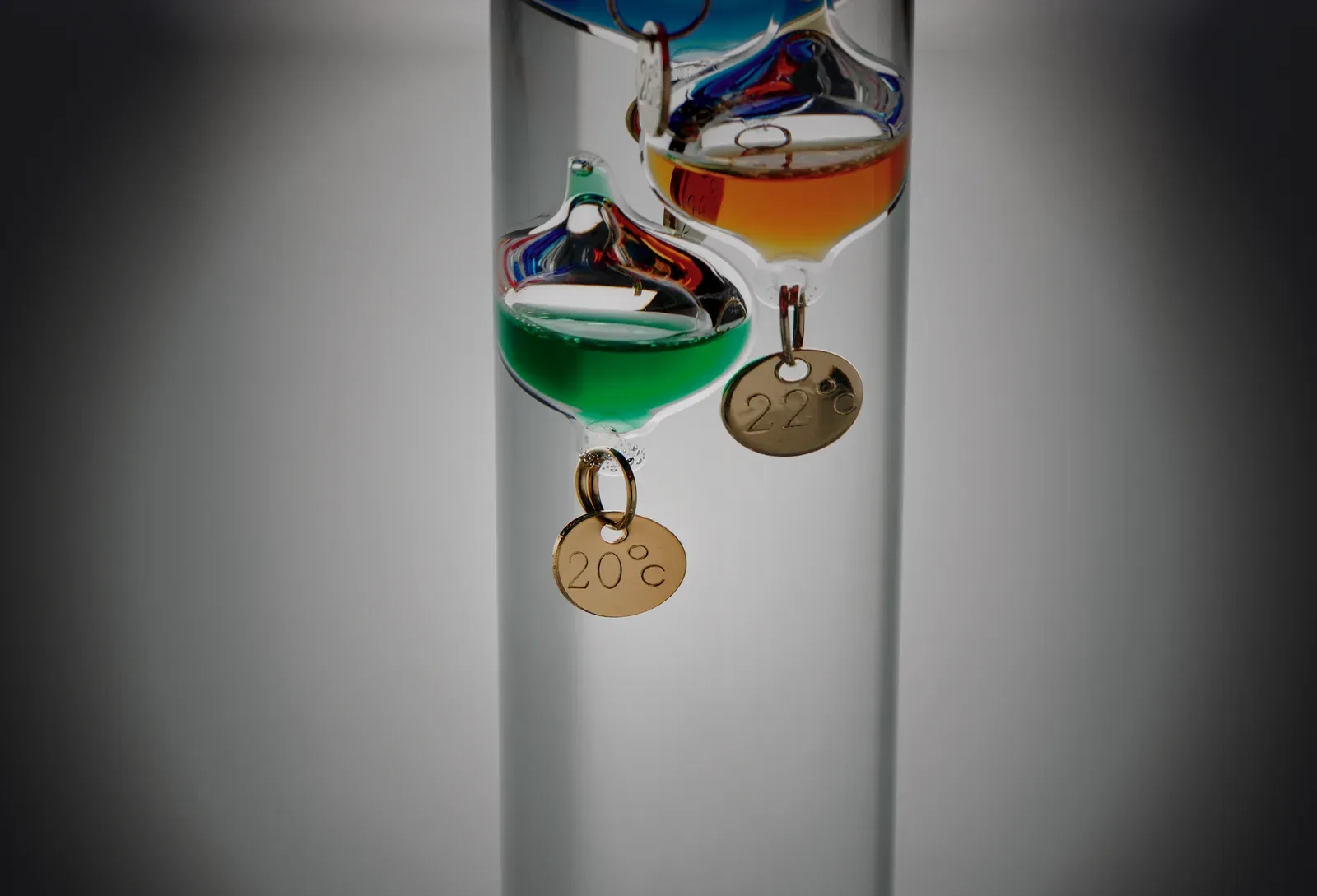 Gali Galileo Thermometer – Five Floating Colour Globes, Wooden Base — Transparent