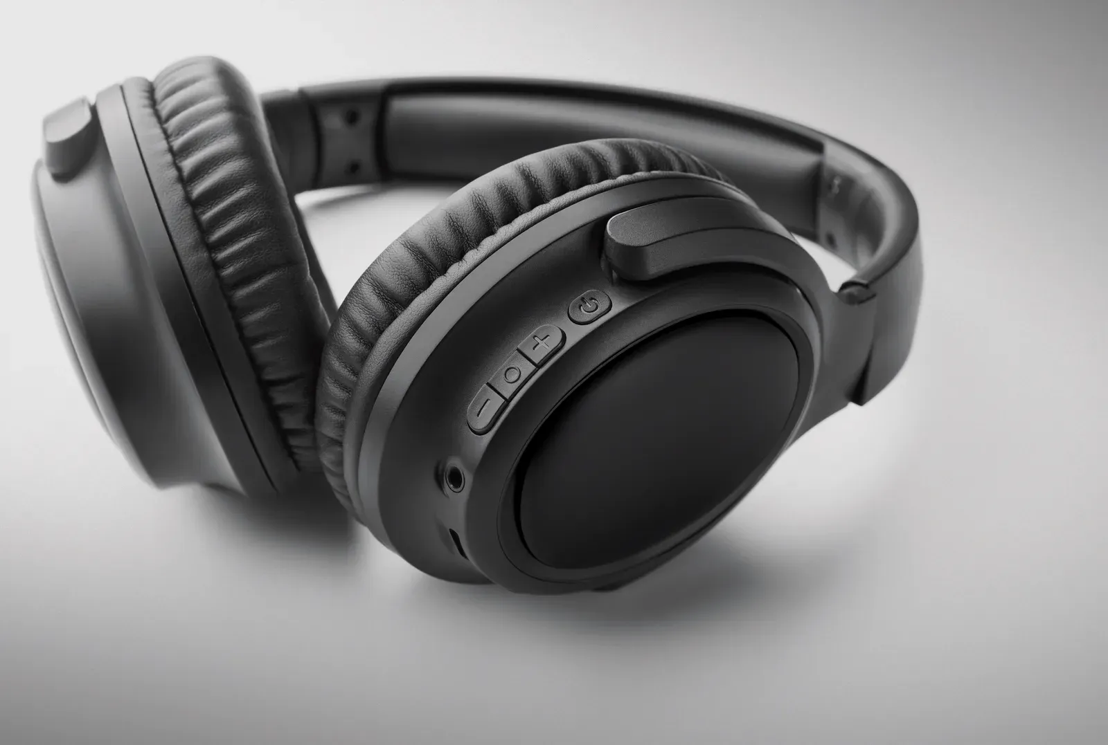 Silent ANC 5.3 Wireless Foldable Headphones – 17h Playtime — Black