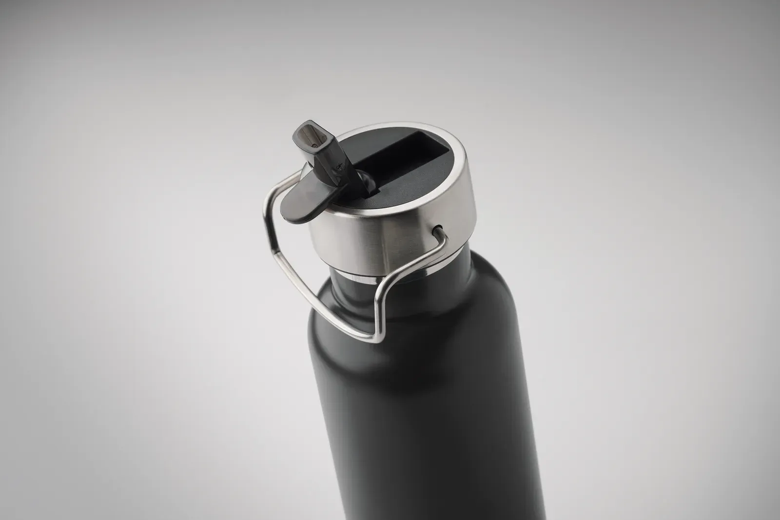 Riflow – Double Wall Vacuum Insulating Bottle in Recycled Stainless Steel — Black