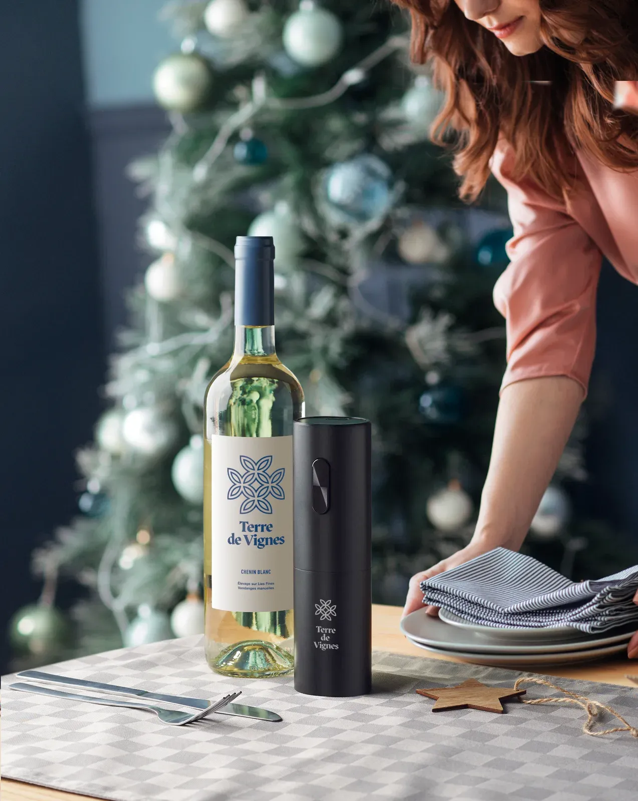 Vino – Electric Wine Bottle Opener in ABS Casing with Black Matt Finish — Black
