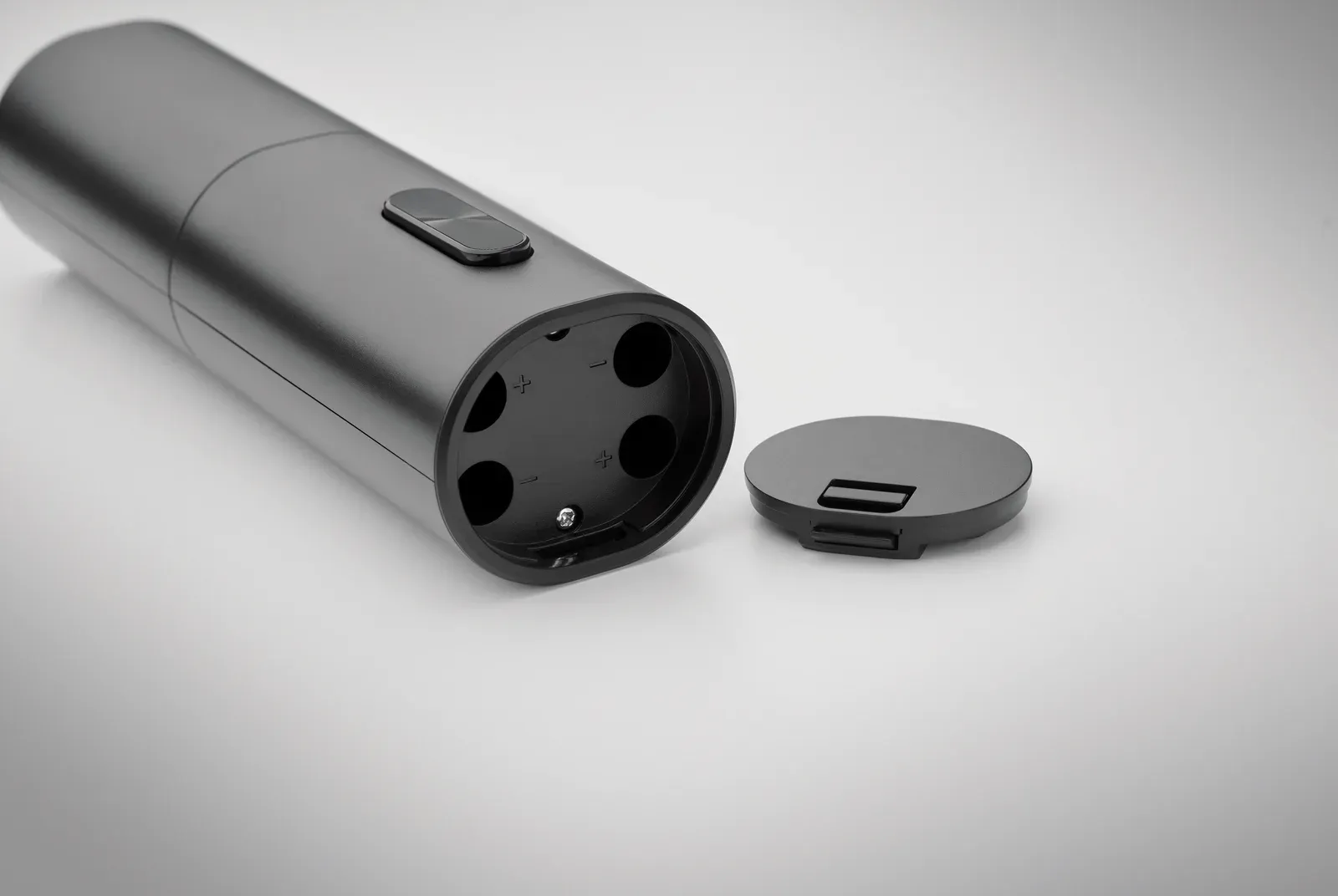 Vino – Electric Wine Bottle Opener in ABS Casing with Black Matt Finish — Black