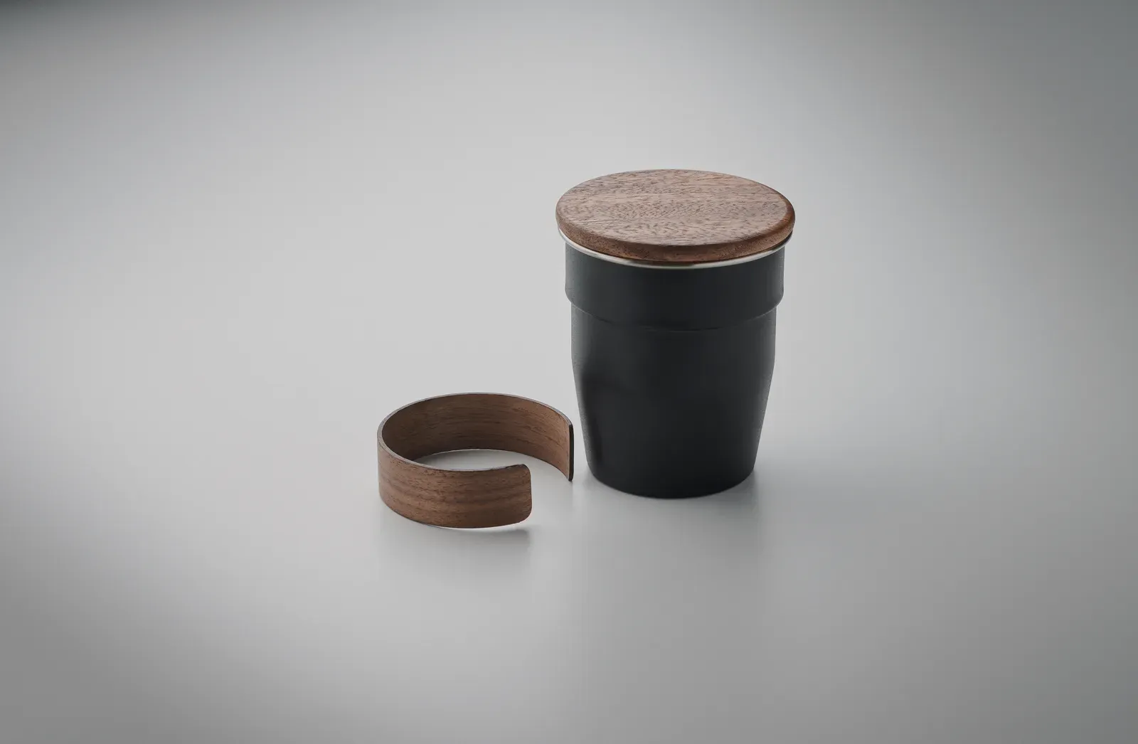 Walnut – Single Wall Tumbler in Recycled Stainless Steel (90% Recycled Stainless Steel and 10% Stainless Steel) with Walnut — Black