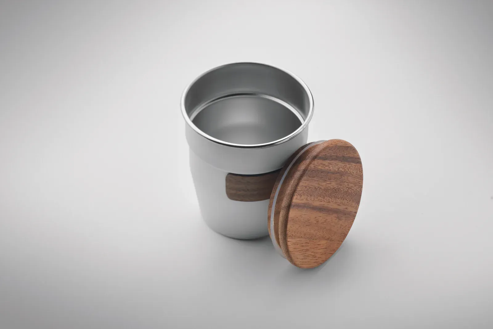 Walnut – Single Wall Tumbler in Recycled Stainless Steel (90% Recycled Stainless Steel and 10% Stainless Steel) with Walnut — White