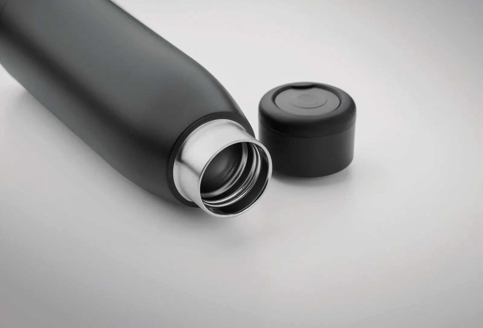 Calefrio – Double Wall Recycled Stainless Steel (90% Recycled Stainless Steel and 10% Stainless Steel) Bottle with Soft — Black