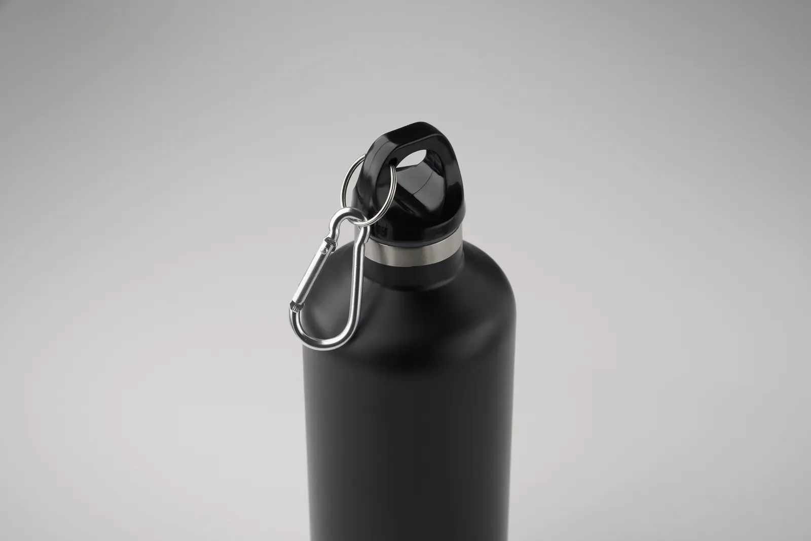 Carabi – Double Wall Vacuum Insulating Bottle in Recycled Stainless Steel — Black