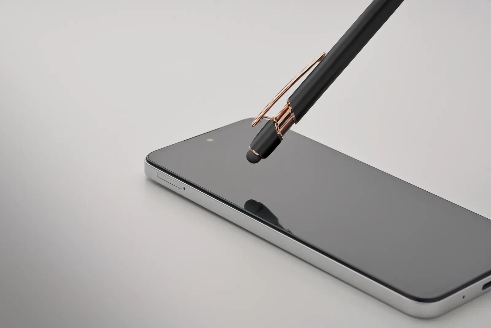 Geneva Recycled Aluminium Stylus Pen – Rose Gold Detail — Black