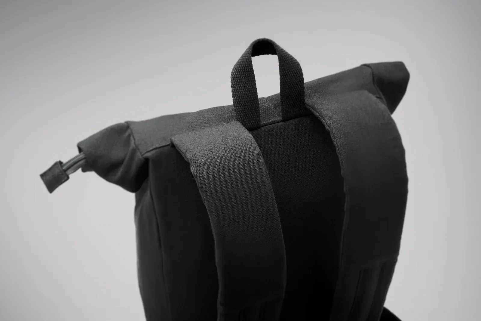 Polyester Laptop Backpack Koper Roll with Zippered Pocket 27X10X55 cm — Black