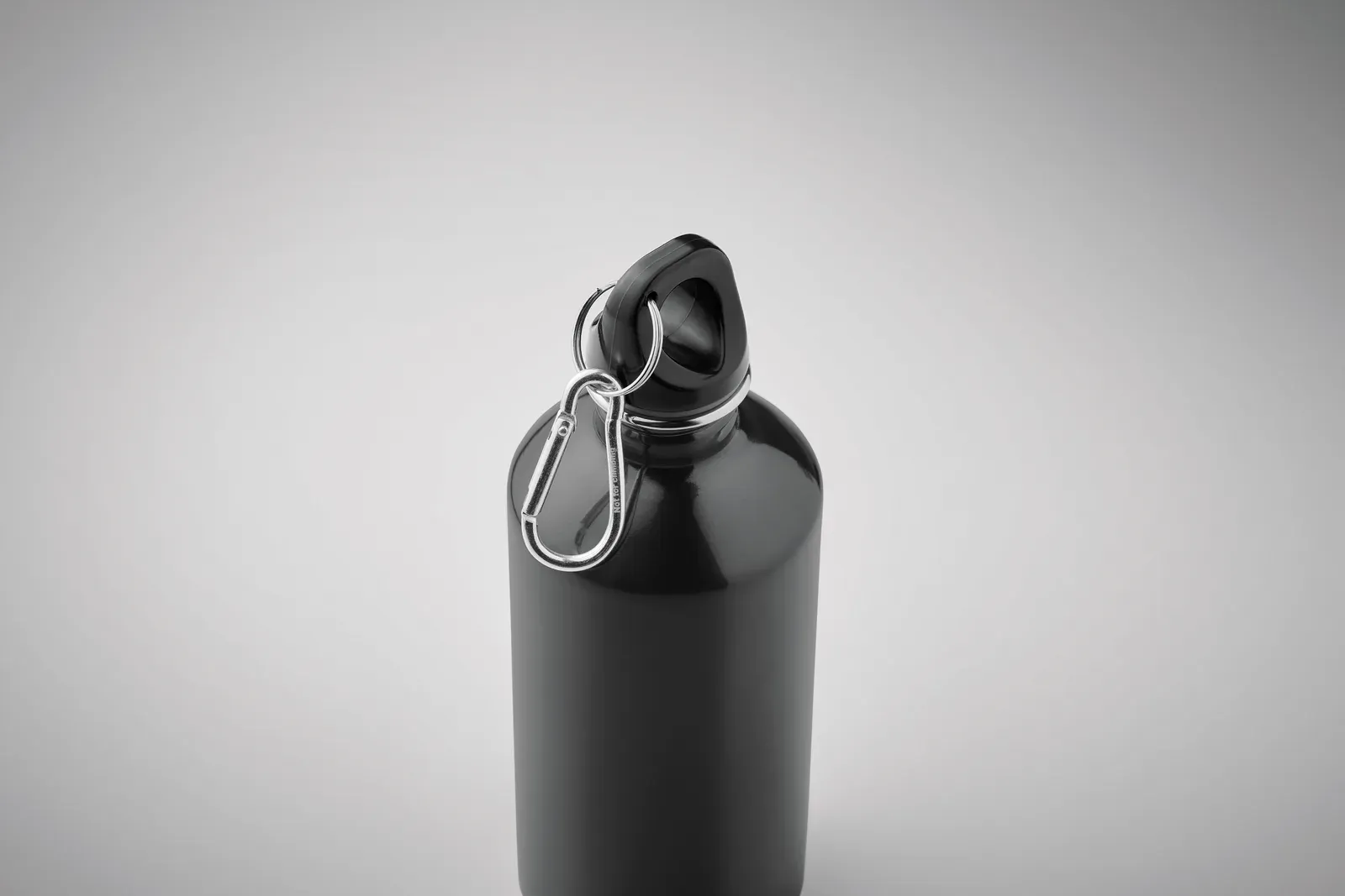 Remid Moss – Single Layer Bottle in Recycled Stainless Steel (90% Recycled Stainless Steel and 10% Stainless Steel) — Black