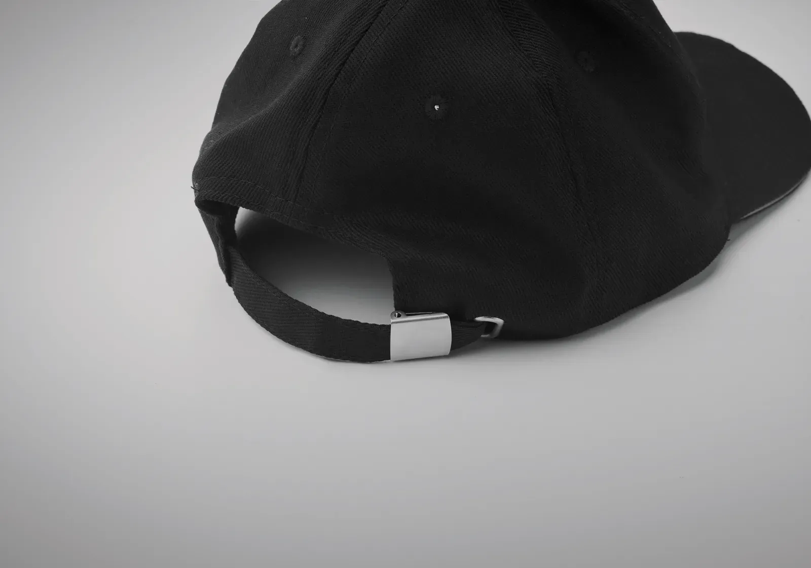 Luzcap 5-LED Light-Up Baseball Cap — Black