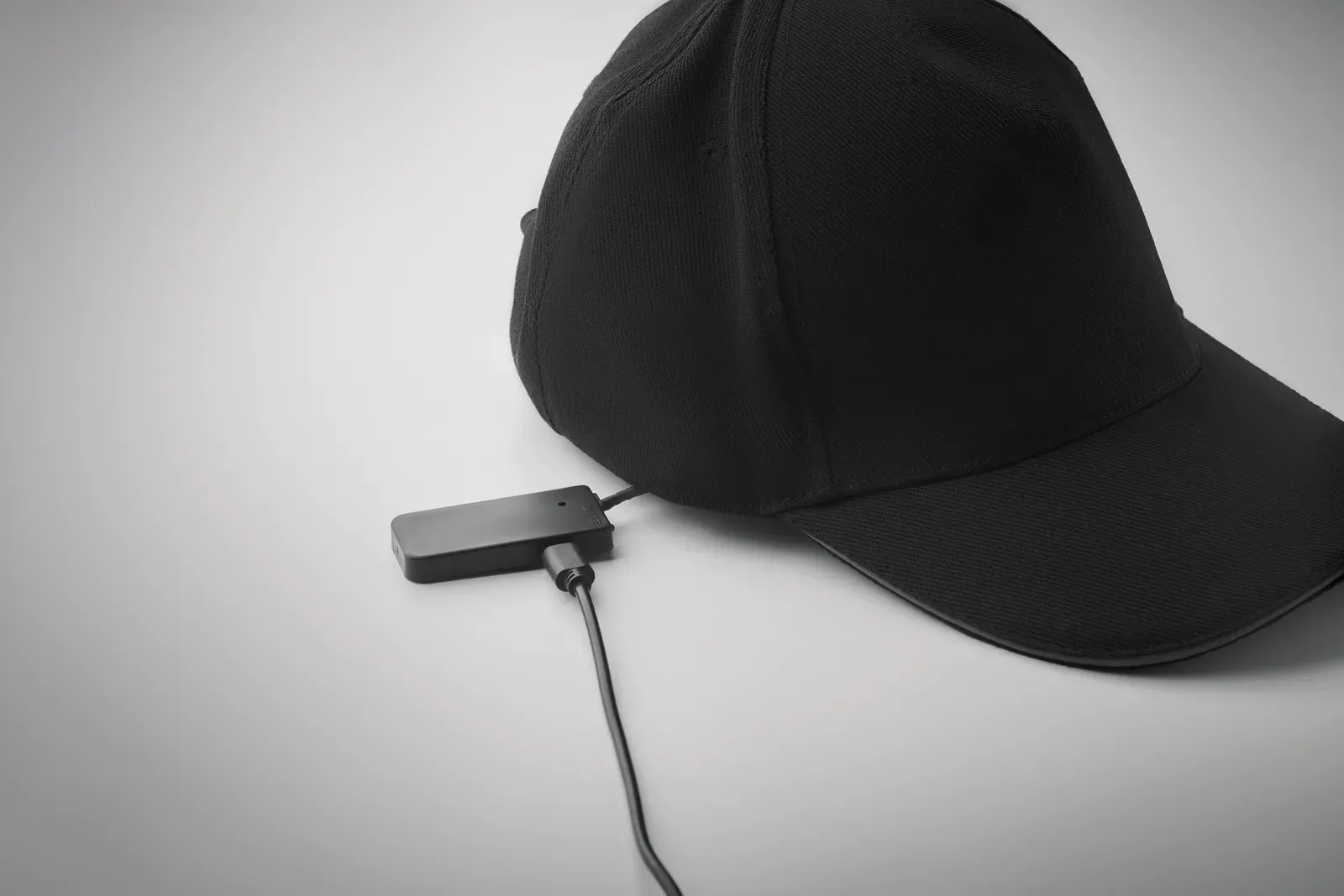 Luzcap 5-LED Light-Up Baseball Cap — Black