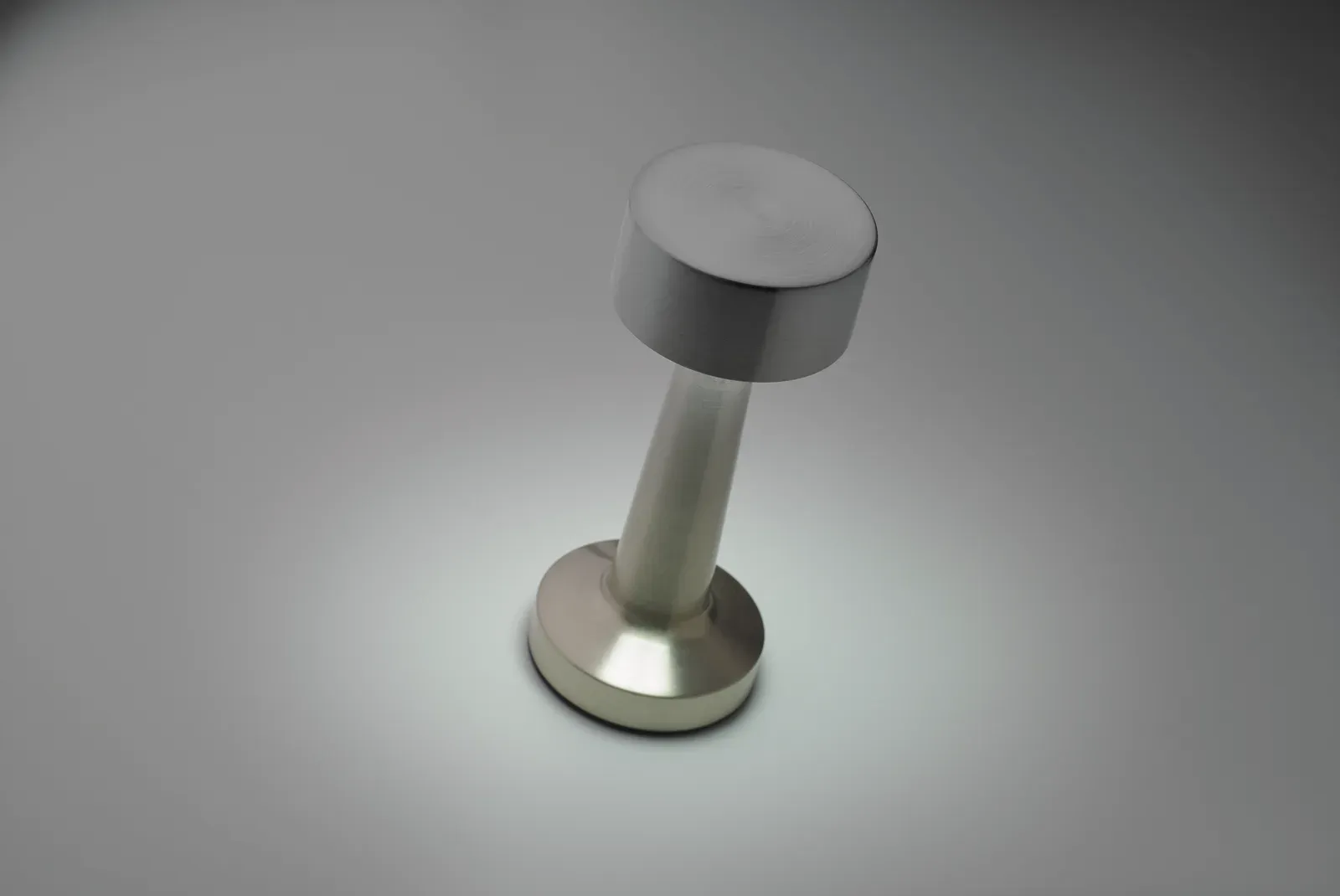 Hierluz – Iron Table Lamp with 12 LED Lights, Stepless Dimming, 3 Light Modes and Touch Control; USB Port and Rechargeable — Matt Silver