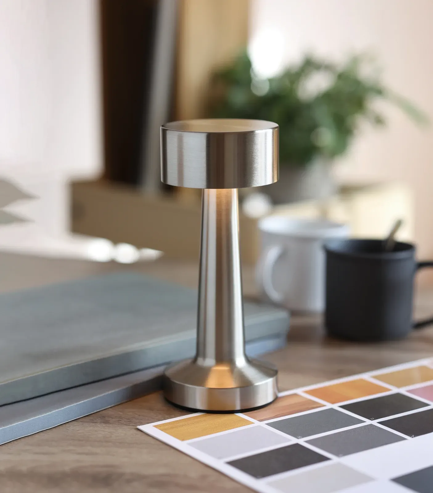 Hierluz – Iron Table Lamp with 12 LED Lights, Stepless Dimming, 3 Light Modes and Touch Control; USB Port and Rechargeable — Matt Silver
