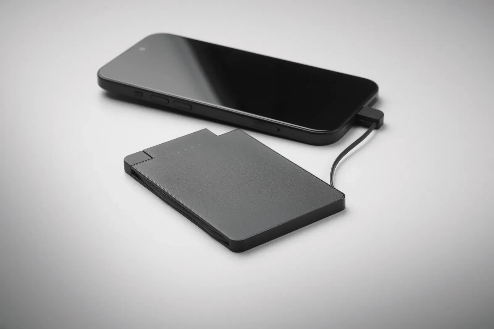 Slimpo Card-Sized Power Bank 2500mAh – Magnetic iOS Charging — Black