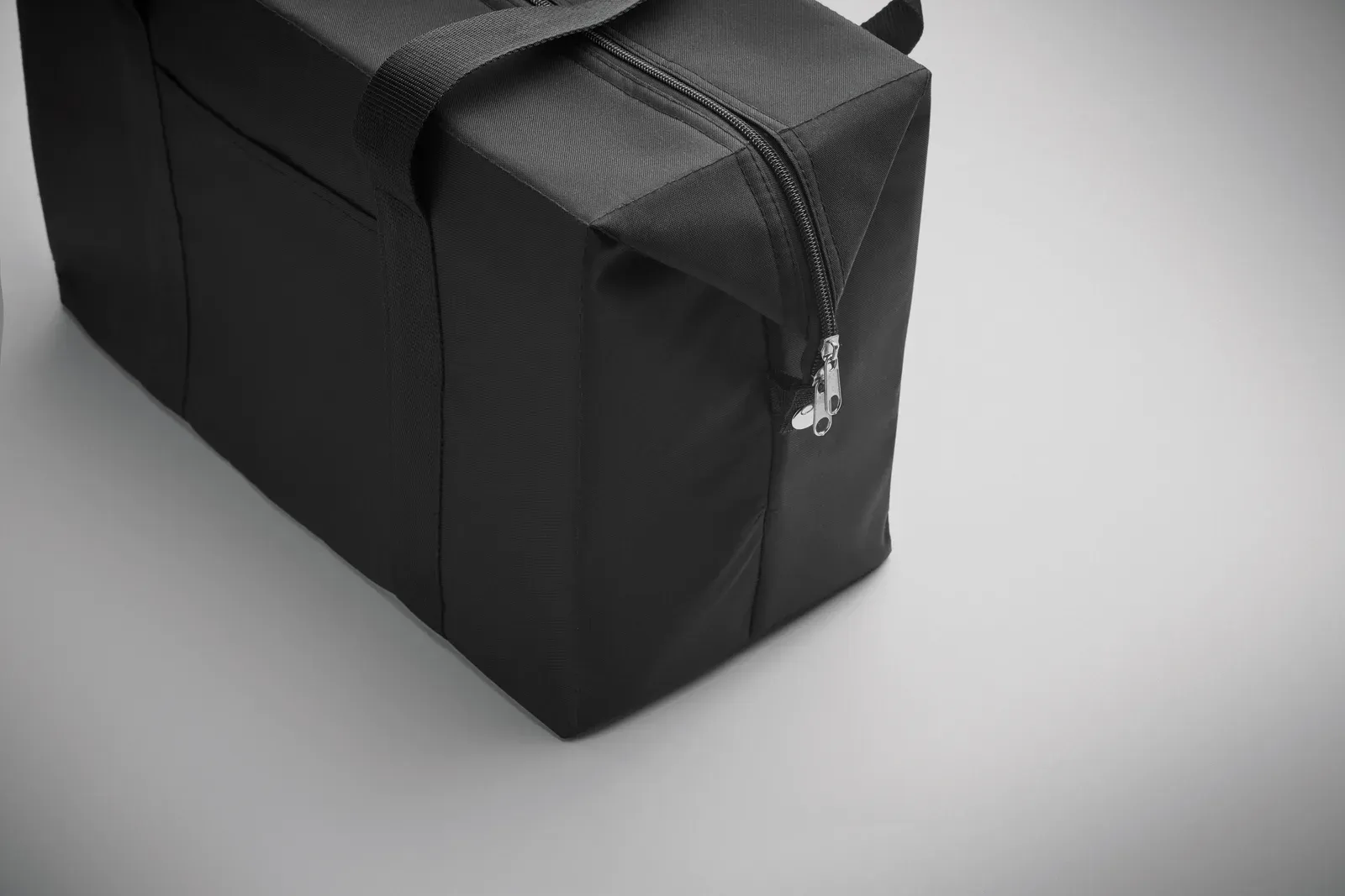RPET Cooler Bag Kira with 300d 56X19X35 cm MO2518 Cooler Bag — Black