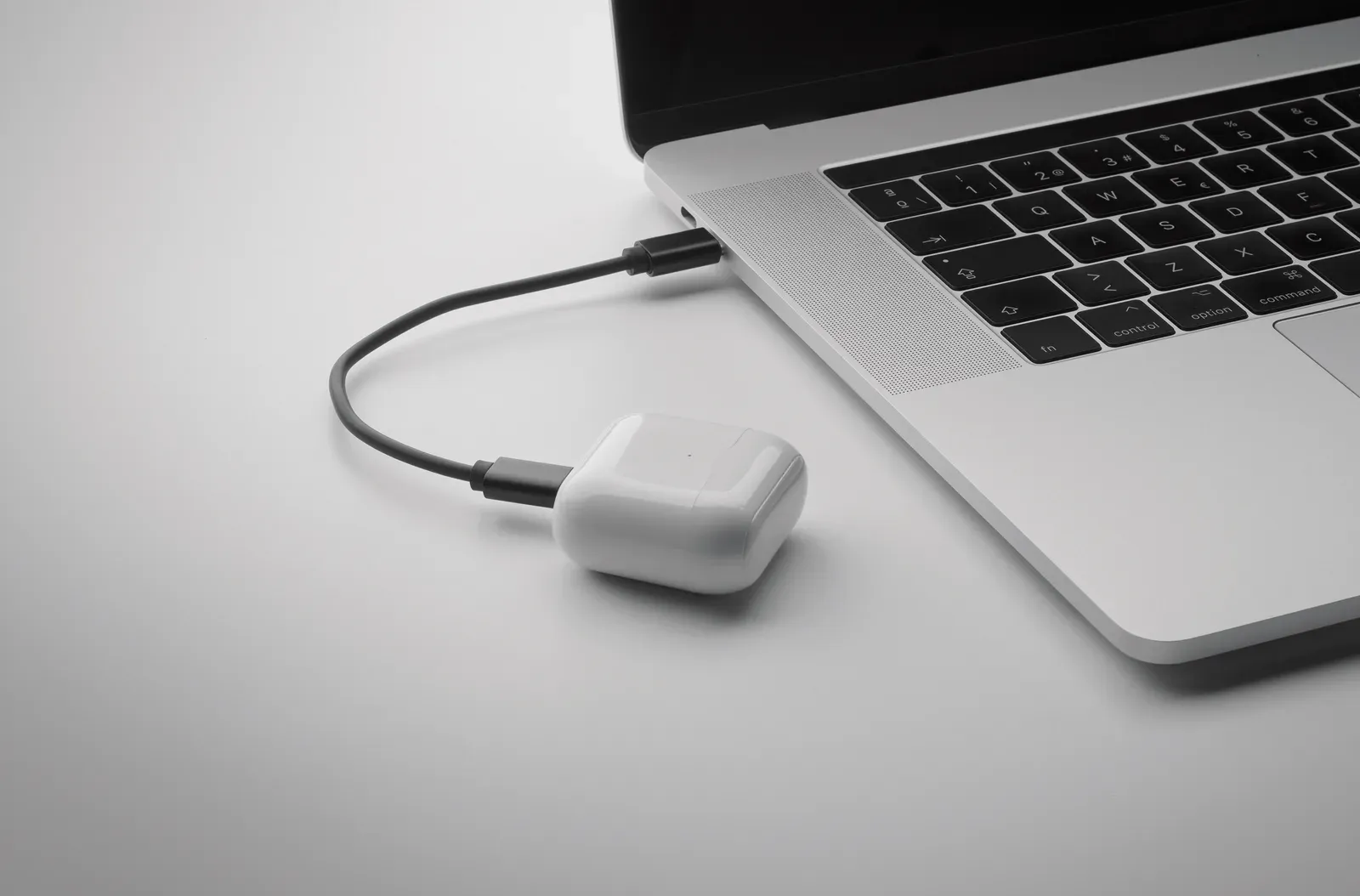Cawatt 4-in-1 Charging Cable Set with 15W Wireless Charger — Black