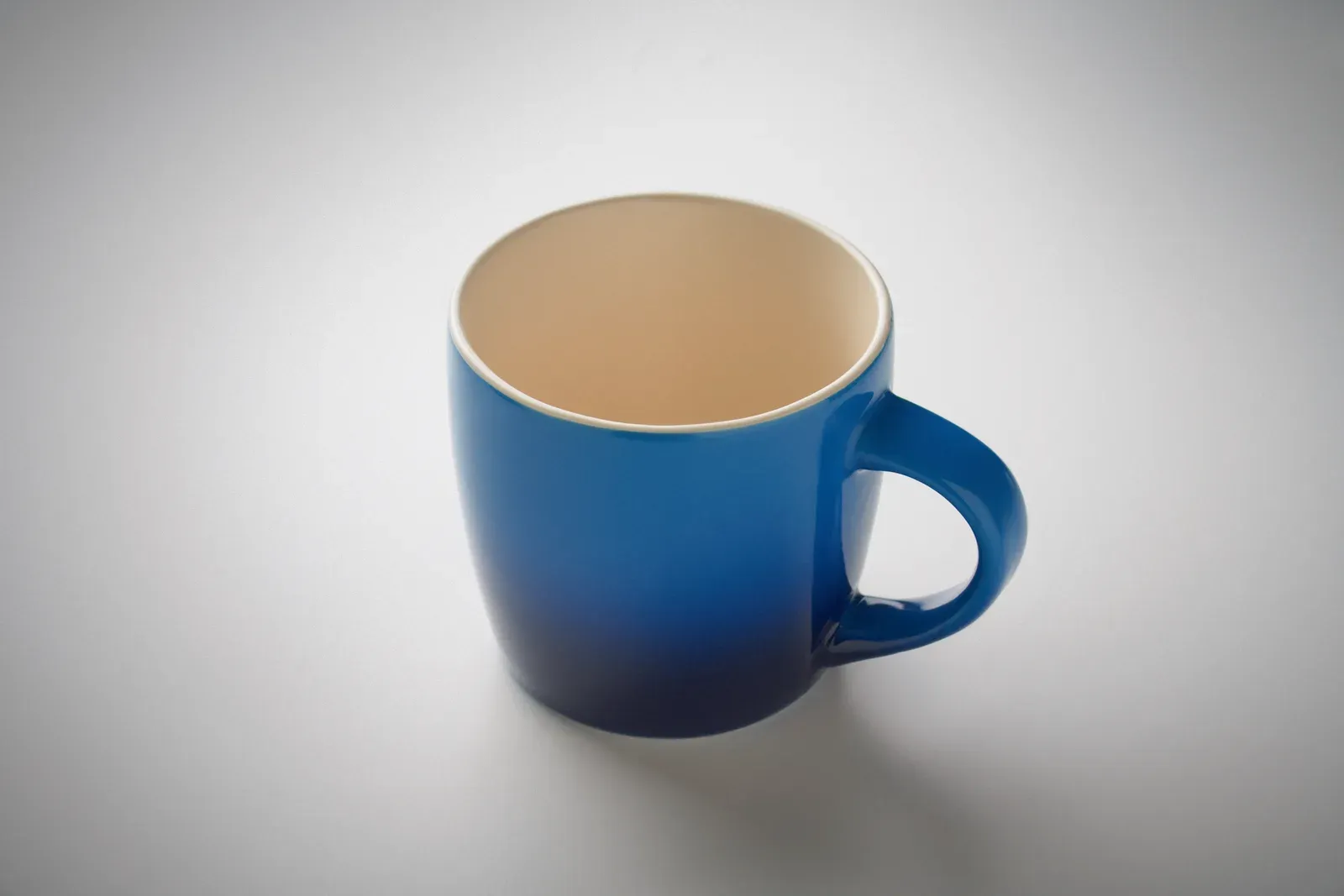 Peze – Gradient Coloured Ceramic Mug — Blue