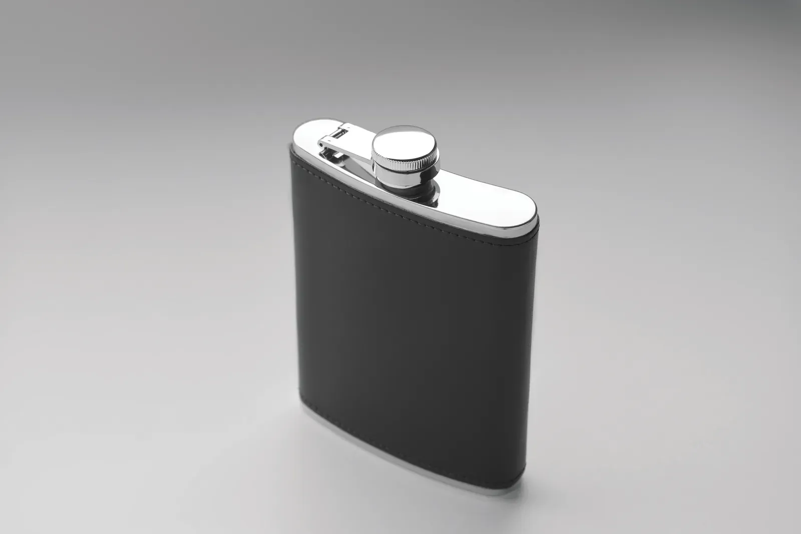 Slimmy – Slim Hip Flask in Stainless Steel with PU-Leather Cover — Black