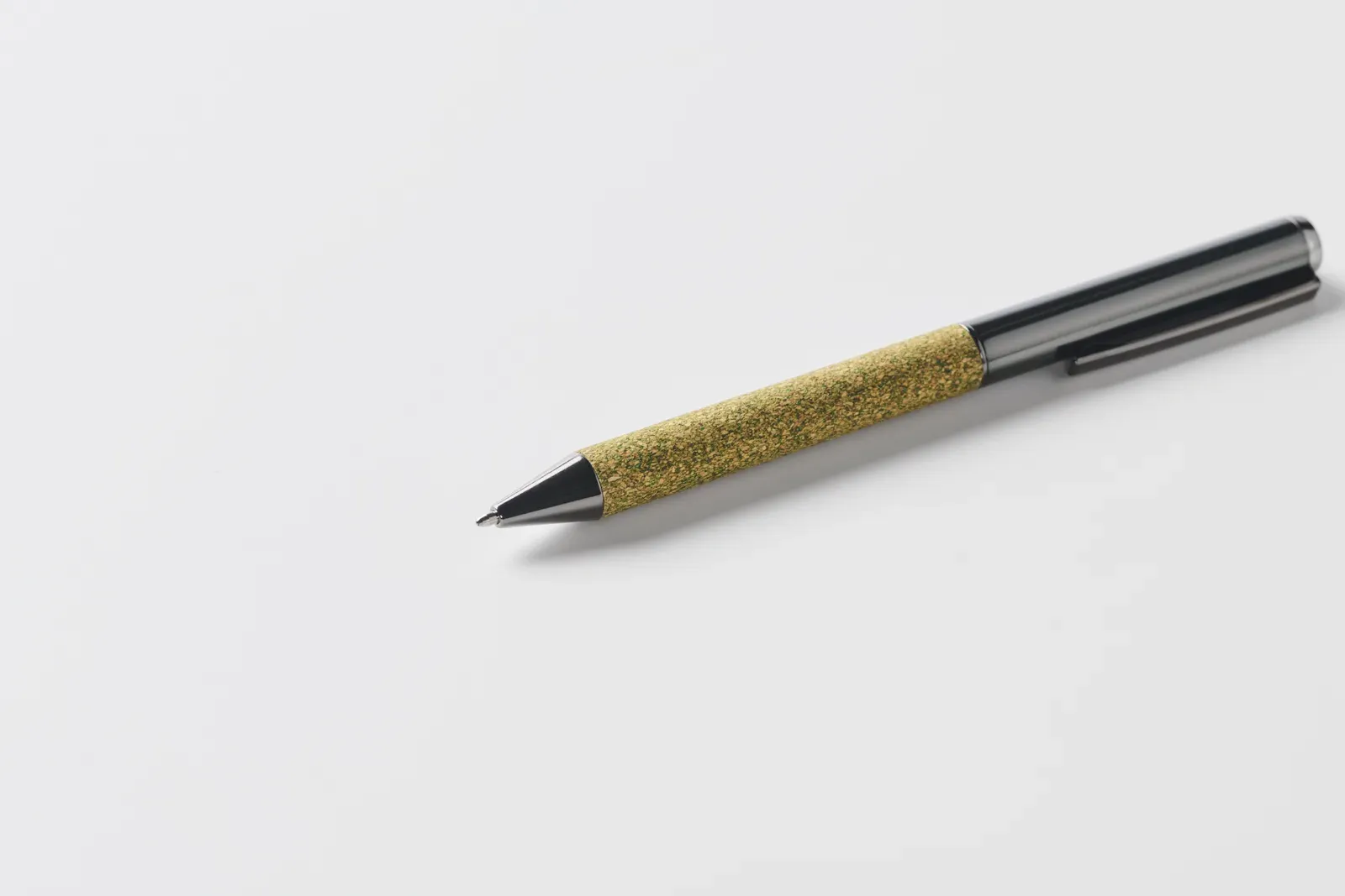 Chippewa Pen – Twist Metal Ballpen with Cork & Tea Grounds Fabric Barrel — Green