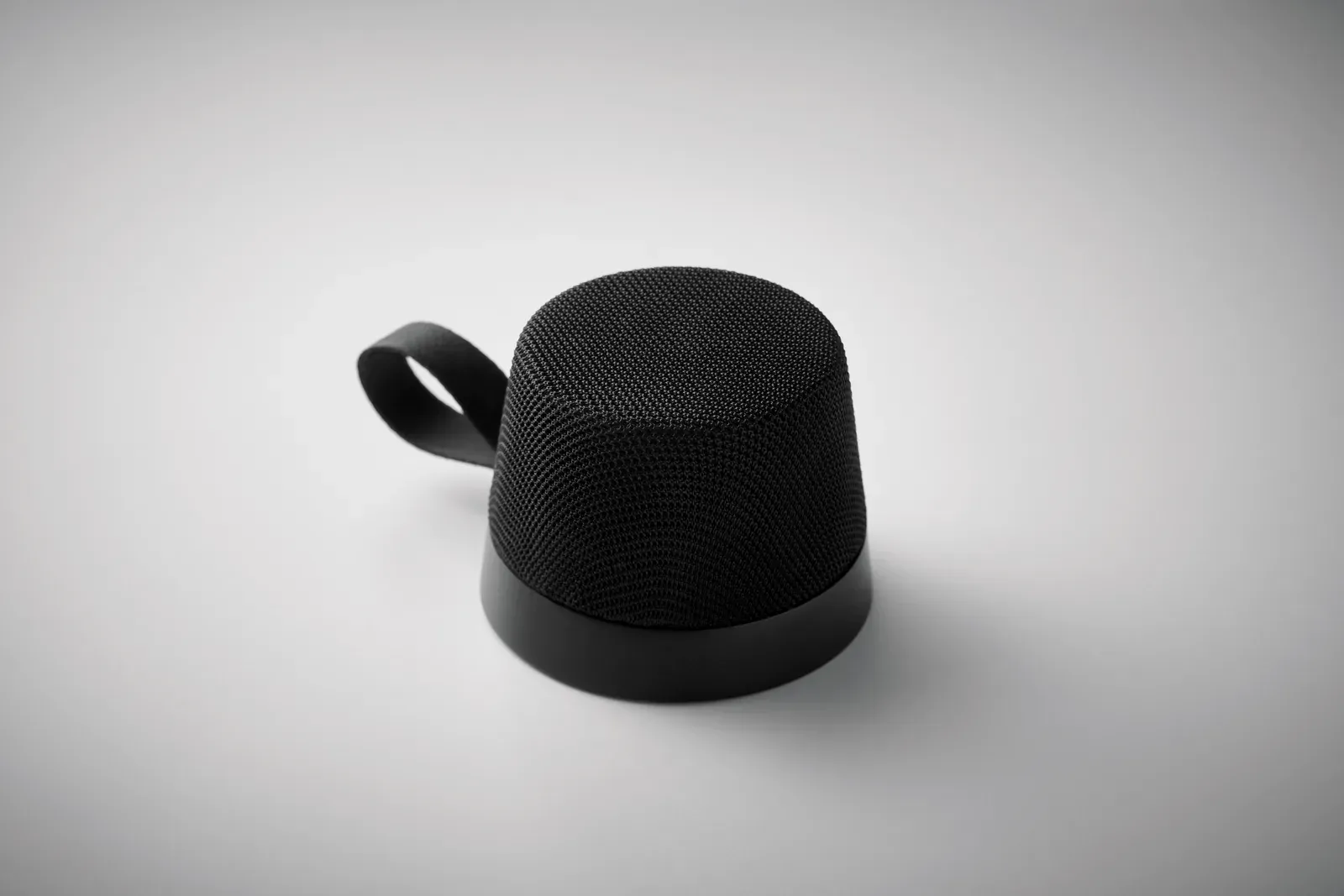 Escuche 4.2 Wireless Speaker – RPET Fabric with Magnetic Stand — Black