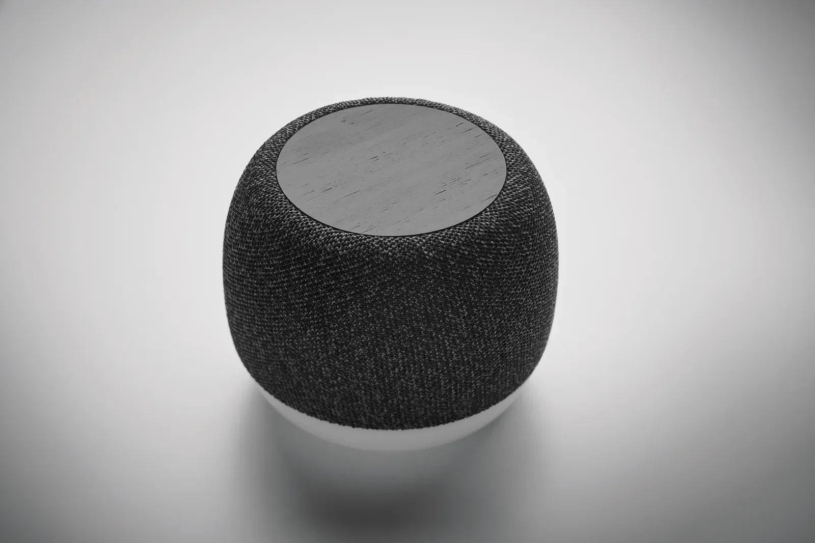 Listoo+ 5.0 Wireless Speaker with 15W Charging – Bamboo Detail & Mood Light — Black