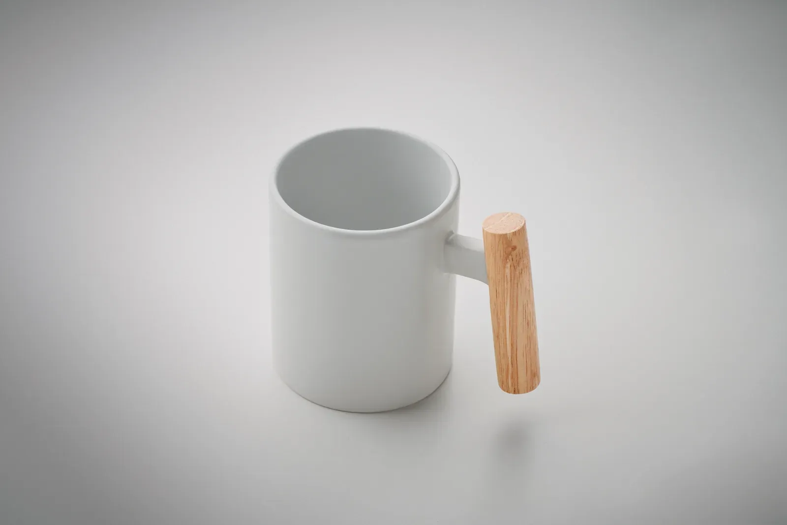 Crenate – Ceramic Mug with Wooden Handle.: Individual Packed in White Carton Box — White