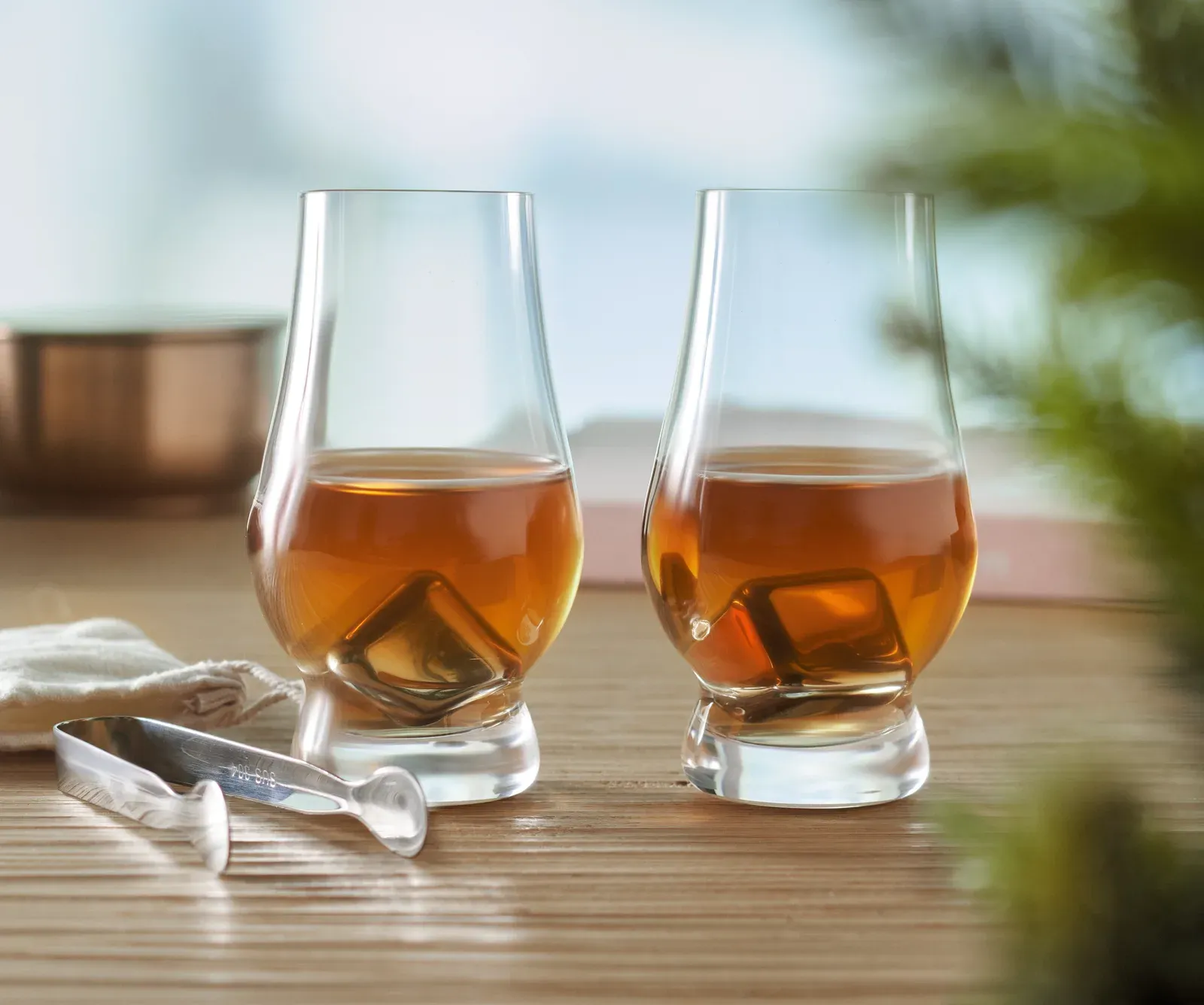 Malt – Set of 2 Sniffer Tasting Glasses for Whisky or Other Liquors, 2 Reusable Stainless Steel Ice Cubes — Transparent