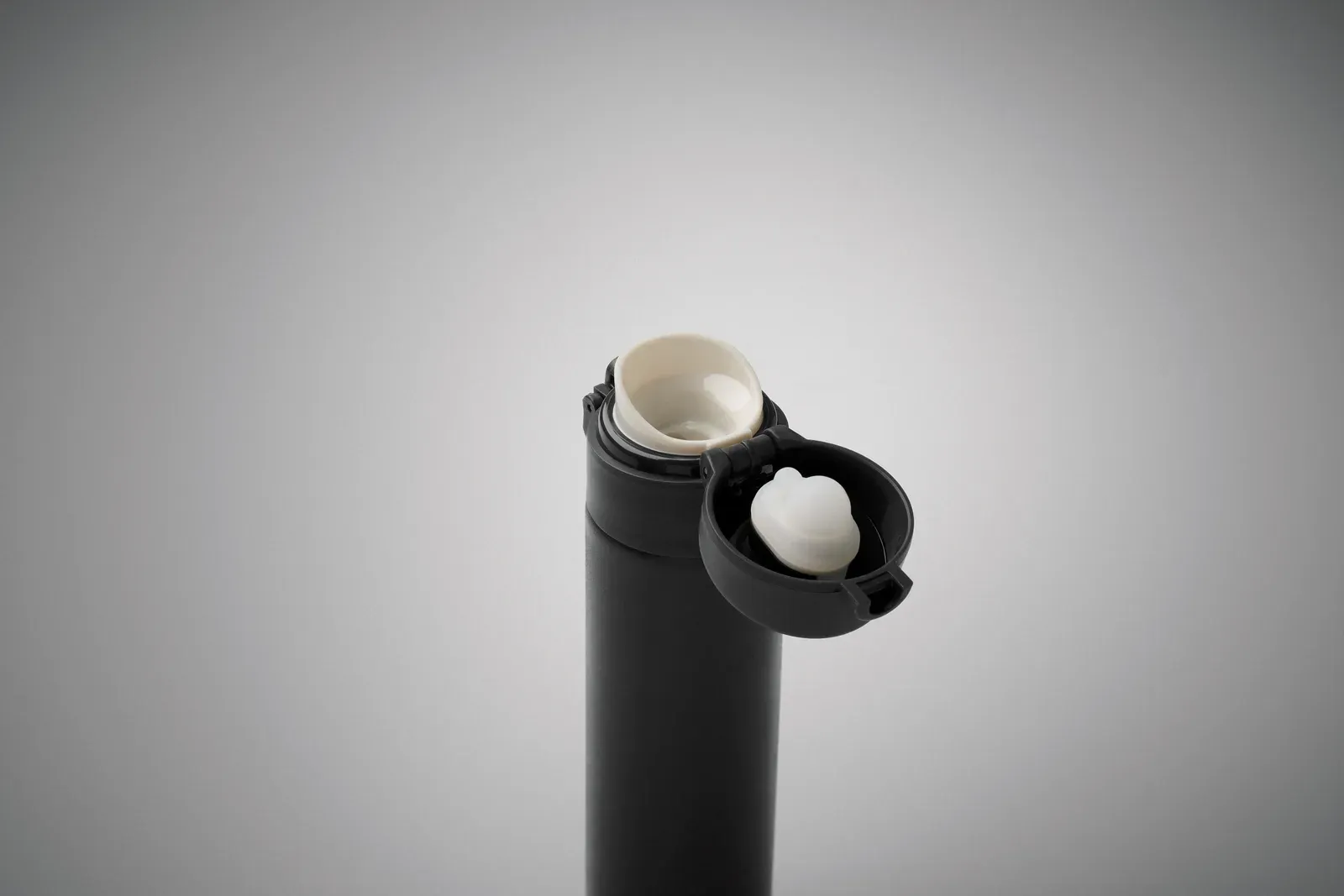 Bots – Double Wall Drinking Bottle in Recycled Stainless Steel (90% Recycled Stainless Steel and 10% Stainless Steel) — Black