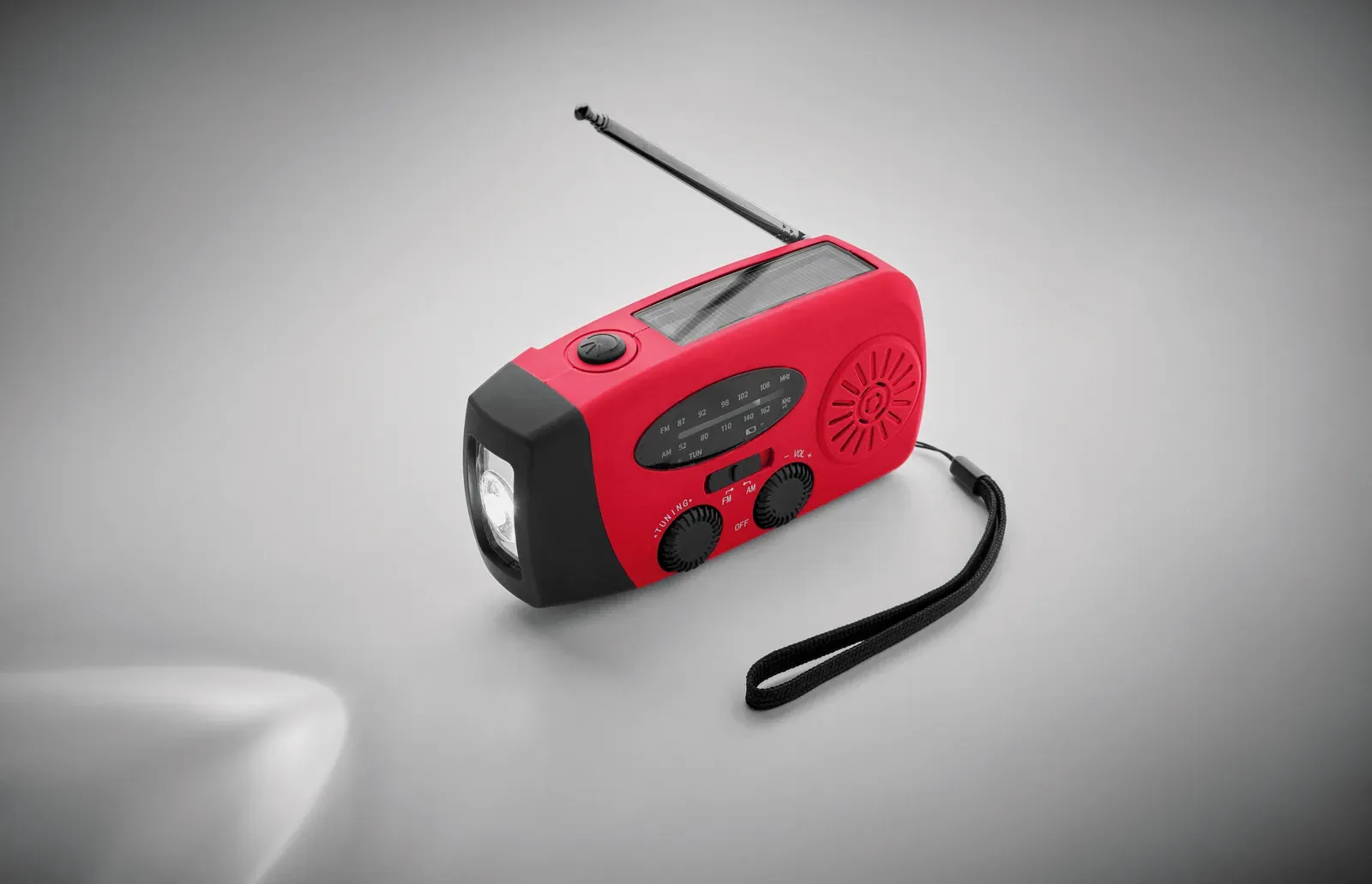 Onda Portable AM/FM Radio with LED Torch – Solar & Hand-Crank Powered — Red