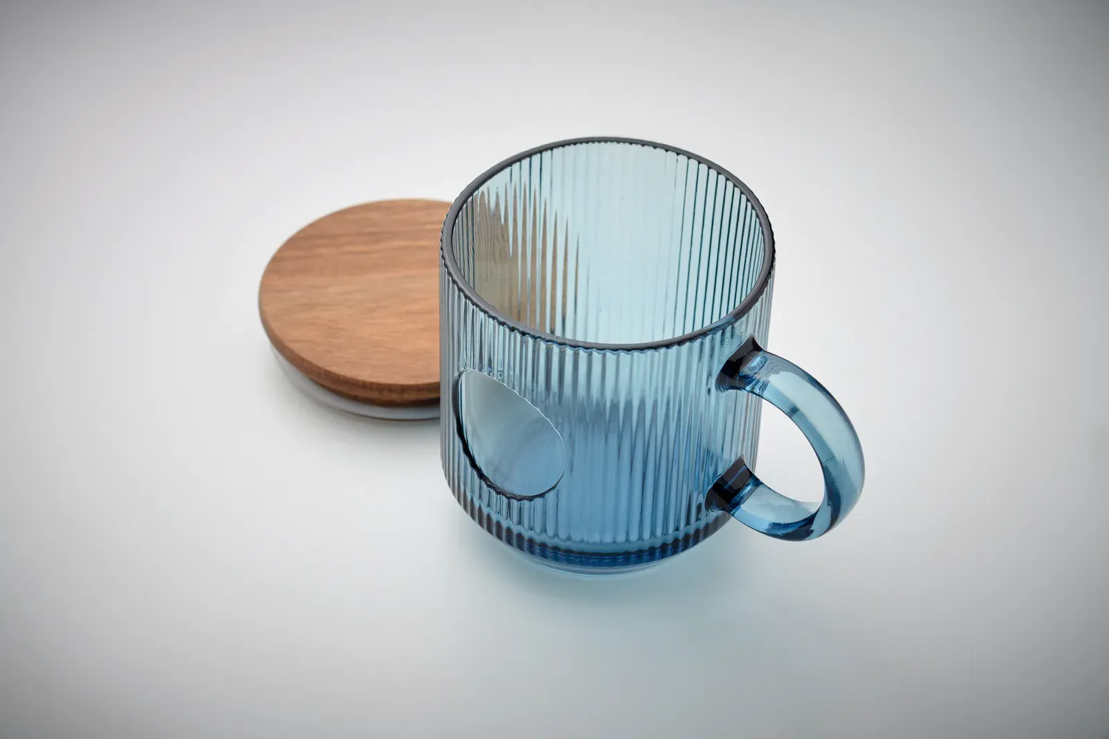 Vitrio Mug – Ribbed Glass Mug with Acacia Lid