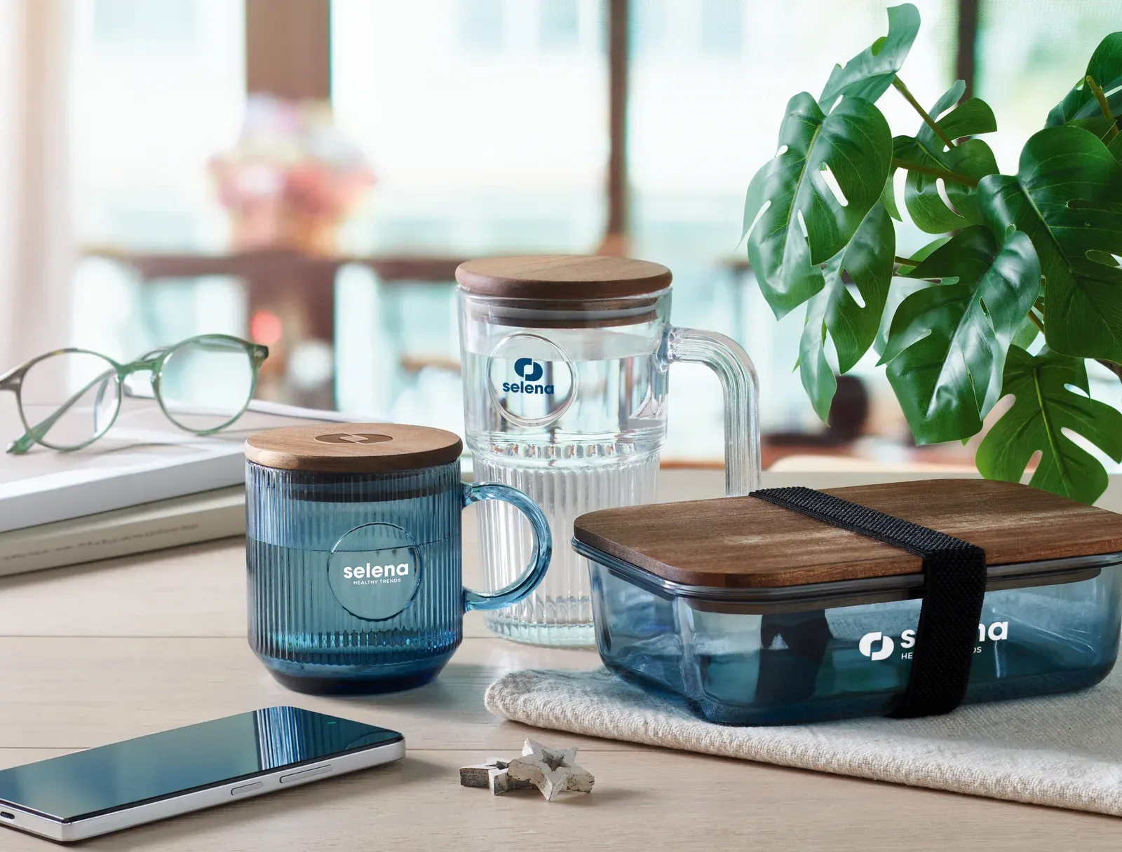 Vitrio Mug – Ribbed Glass Mug with Acacia Lid