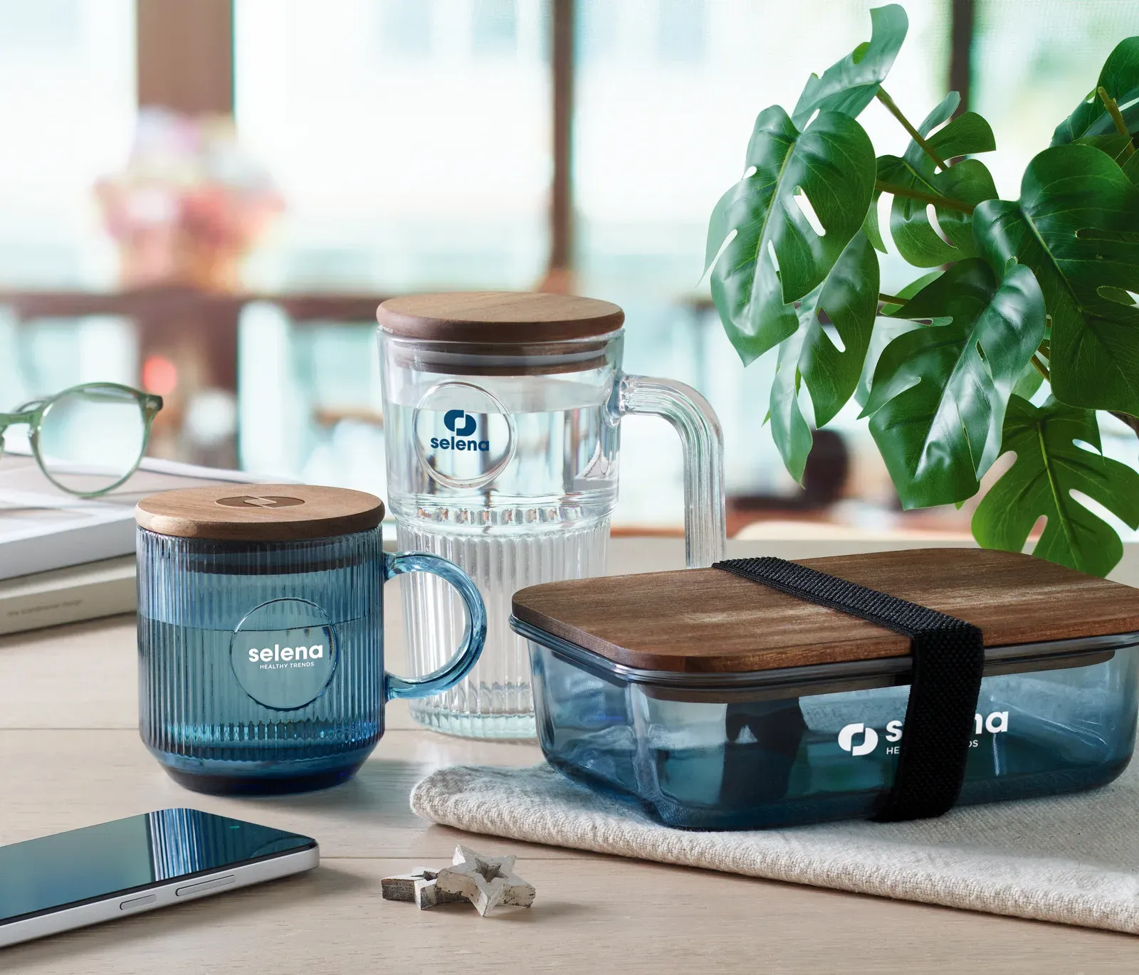 Vitrio Mug – Ribbed Glass Mug with Acacia Lid
