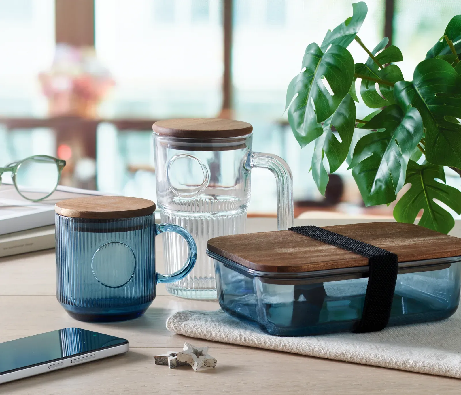 Vitrio Mug – Ribbed Glass Mug with Acacia Lid