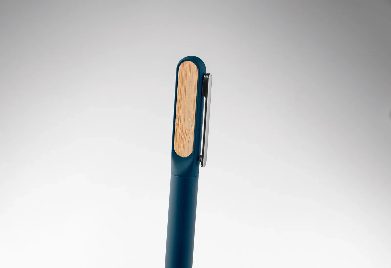 Aluba Twist Ballpen – Recycled Aluminium Barrel with Bamboo Detail — Blue