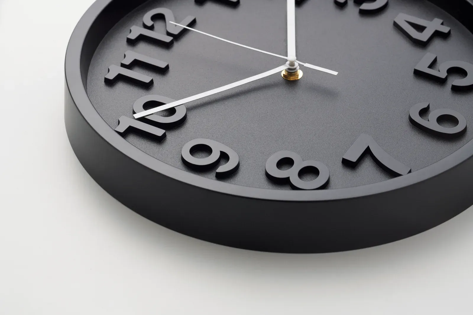 Muro Silent Wall Clock – Aluminium Hands — Black