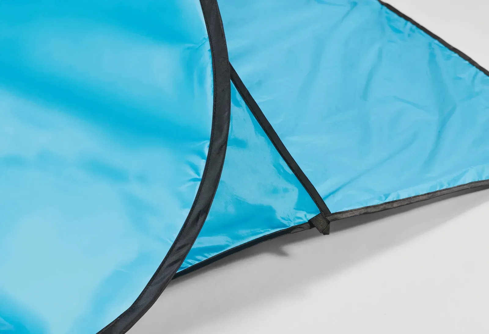 Shade 2-Person Pop-Up Beach Tent with Carry Bag — Turquoise