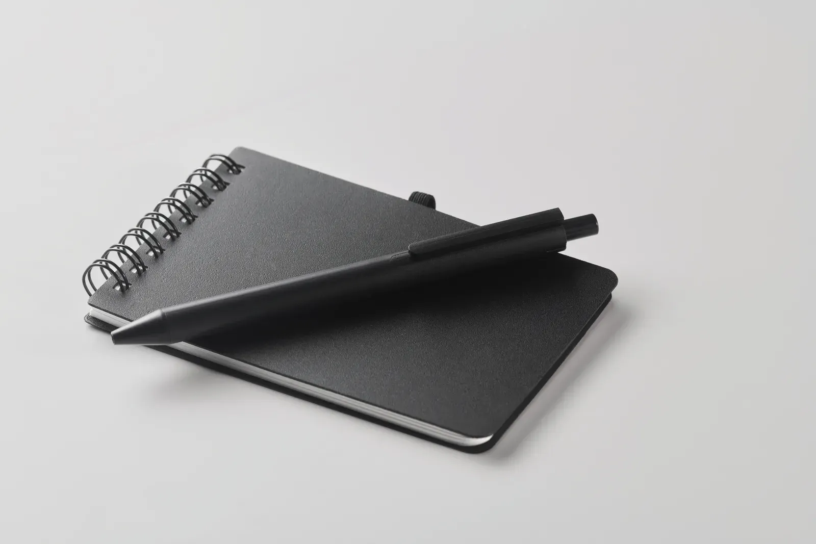 Kit Water-Repellent Notepad & Pen Set – Mineral Paper, 50-Sheet Lined Refill — Black