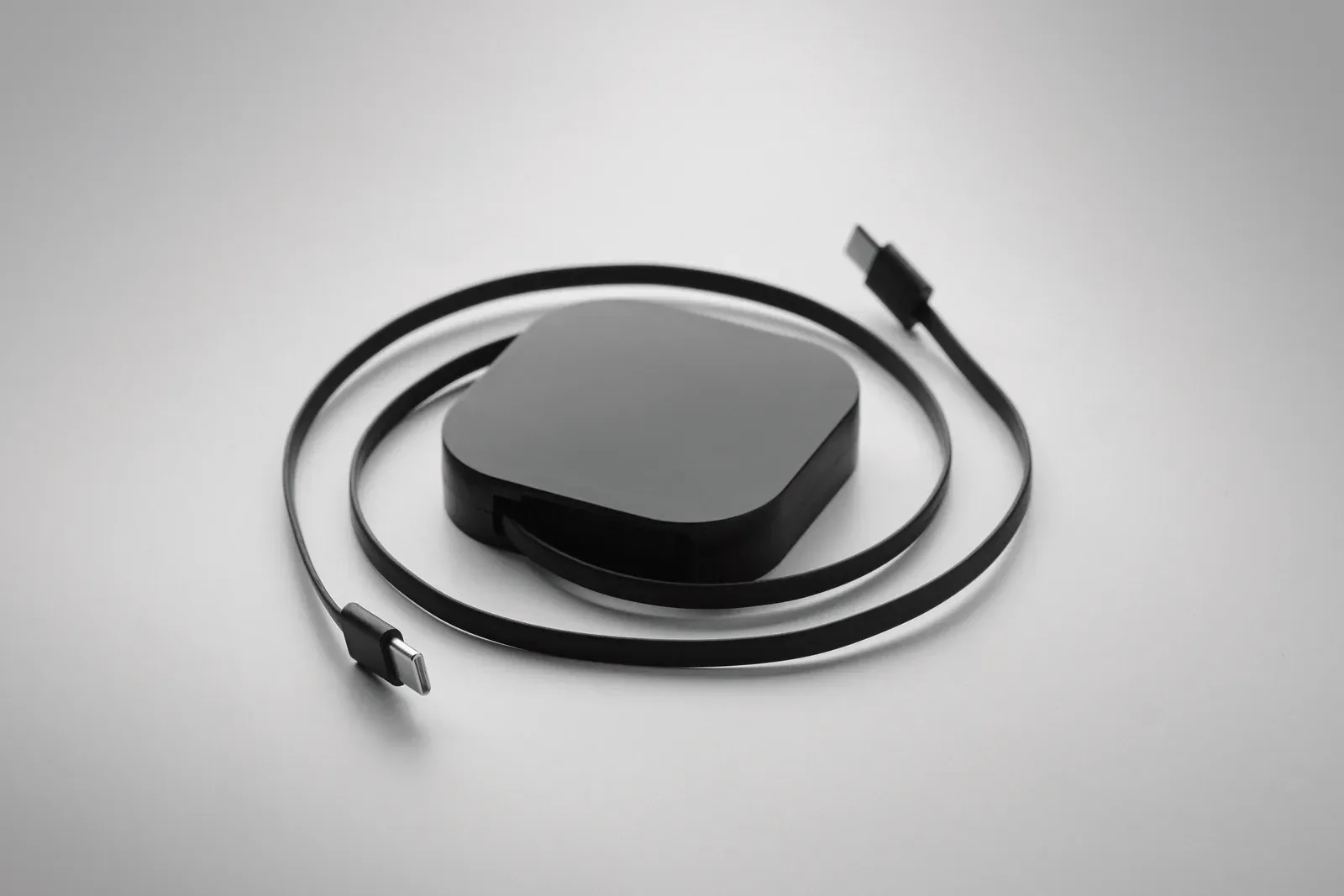 Linea 100W Retractable Charging Cable with Phone Holder — Black
