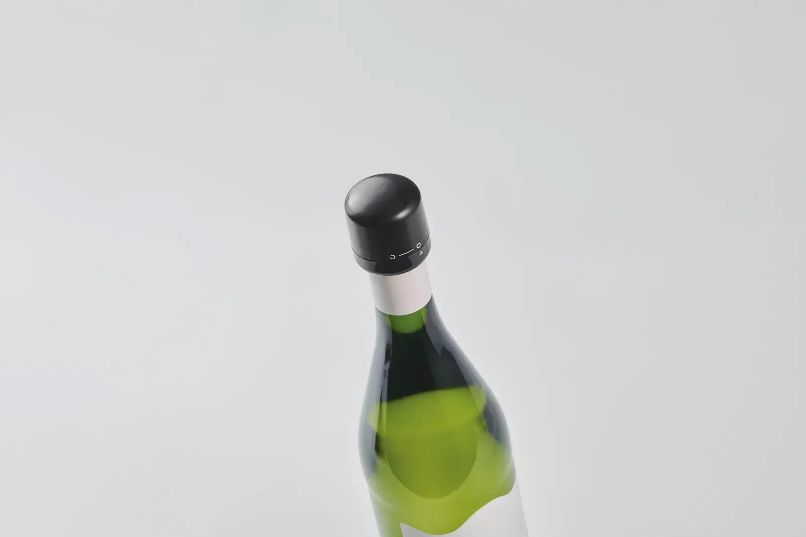 Stopy – Bottle Stopper Made of Recycled ABS for Sparkling Wine Bottles; Features a Turning Lock Mechanism and Leak-Free — Black